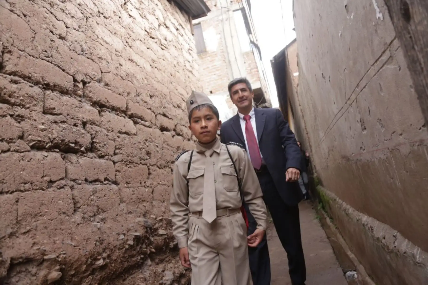 El ministro de Cultura, Alejandro Neyra, da inicio al Año Escolar en la Gran Unidad Escolar San Carlos, en la región Puno. Foto: ANDINA/ Ministerio de Cultura
