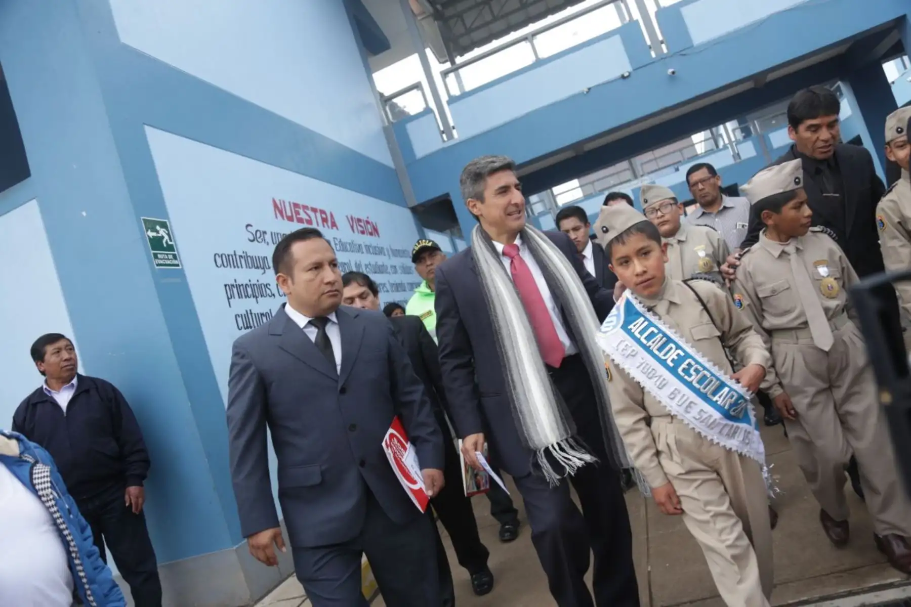 El ministro de Cultura, Alejandro Neyra, da inicio al Año Escolar en la Gran Unidad Escolar San Carlos, en la región Puno. Foto: ANDINA/ Ministerio de Cultura