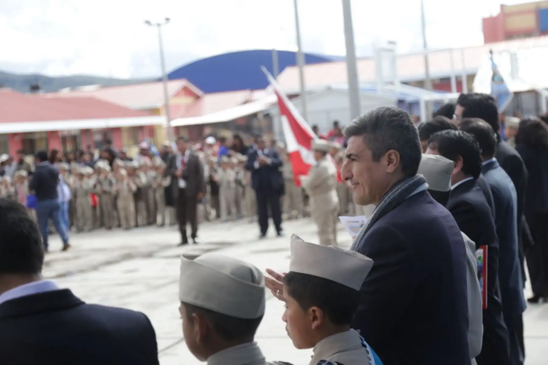El ministro de Cultura, Alejandro Neyra, da inicio al Año Escolar en la Gran Unidad Escolar San Carlos, en la región Puno. Foto: ANDINA/ Ministerio de Cultura