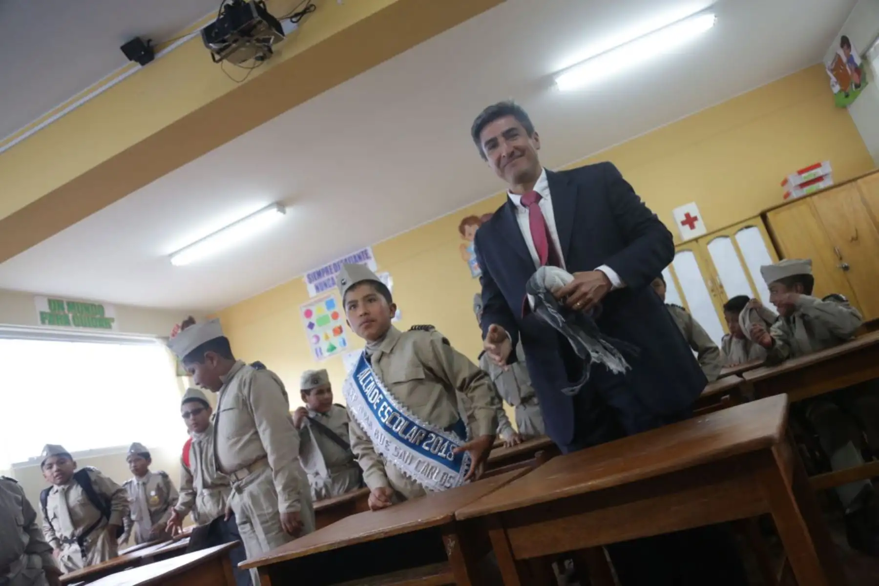 El ministro de Cultura, Alejandro Neyra, da inicio al Año Escolar en la Gran Unidad Escolar San Carlos, en la región Puno. Foto: ANDINA/ Ministerio de Cultura