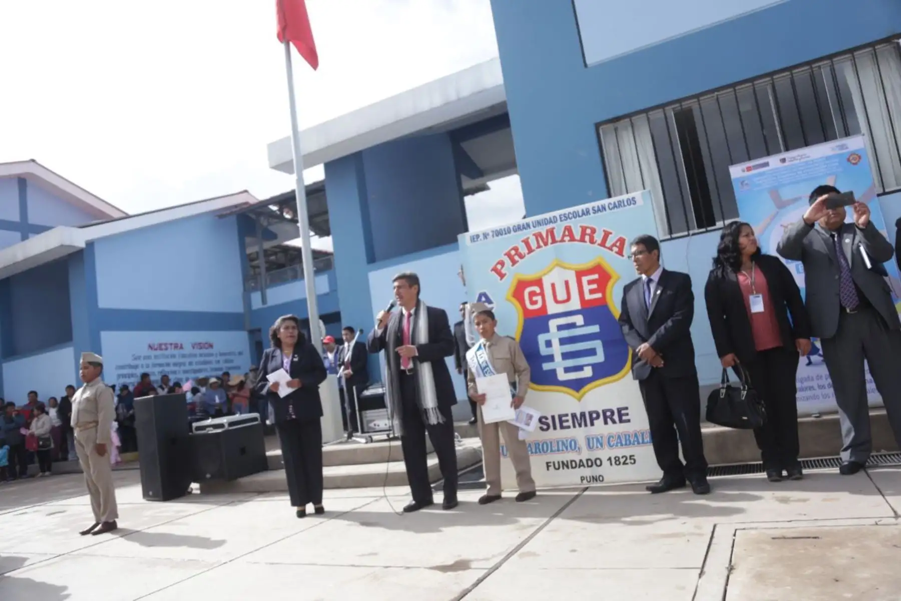 El ministro de Cultura, Alejandro Neyra, da inicio al Año Escolar en la Gran Unidad Escolar San Carlos, en la región Puno. Foto: ANDINA/ Ministerio de Cultura