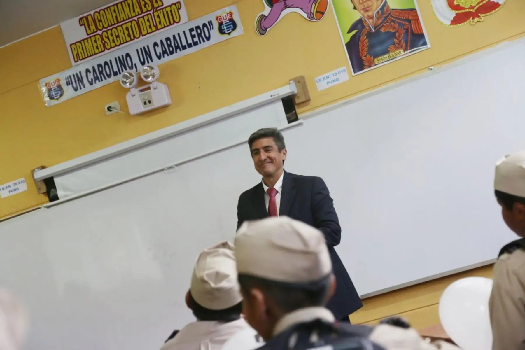 El ministro de Cultura, Alejandro Neyra, da inicio al Año Escolar en la Gran Unidad Escolar San Carlos, en la región Puno. Foto: ANDINA/ Ministerio de Cultura