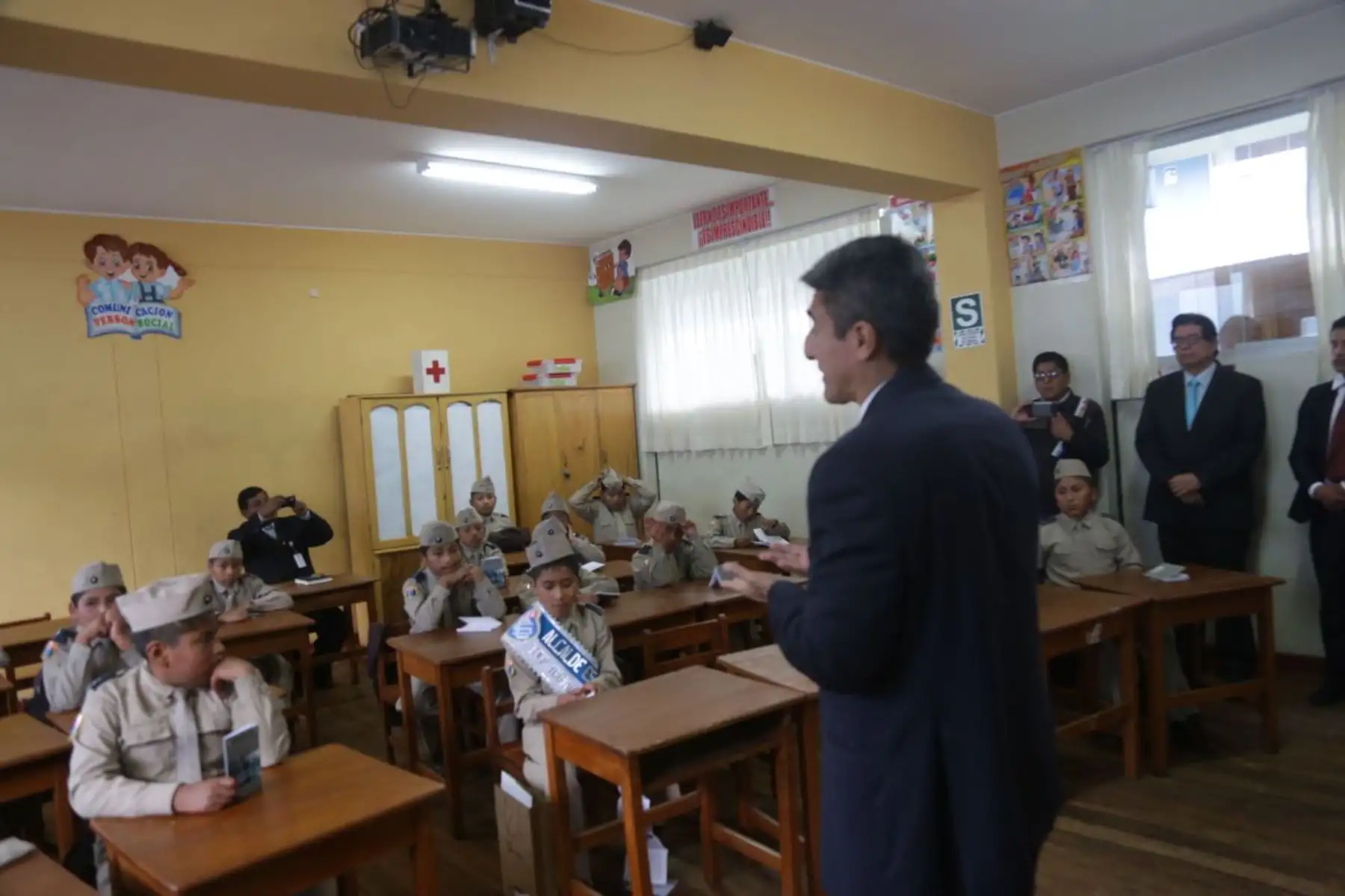 El ministro de Cultura, Alejandro Neyra, da inicio al Año Escolar en la Gran Unidad Escolar San Carlos, en la región Puno. Foto: ANDINA/ Ministerio de Cultura