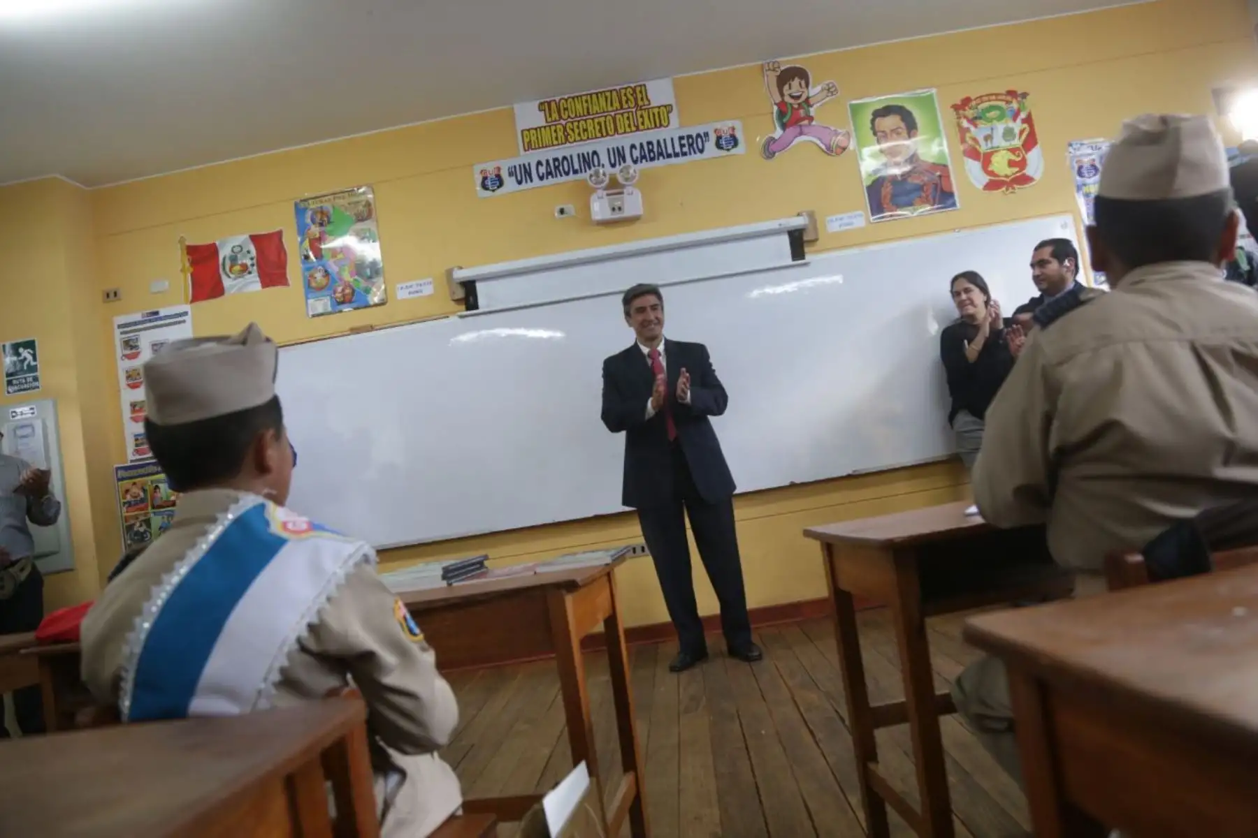 El ministro de Cultura, Alejandro Neyra, da inicio al Año Escolar en la Gran Unidad Escolar San Carlos, en la región Puno. Foto: ANDINA/ Ministerio de Cultura