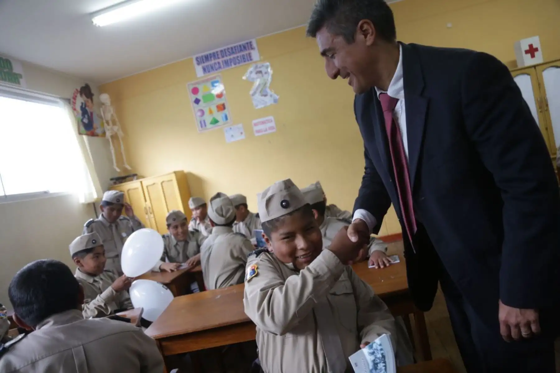 El ministro de Cultura, Alejandro Neyra, da inicio al Año Escolar en la Gran Unidad Escolar San Carlos, en la región Puno. Foto: ANDINA/ Ministerio de Cultura
