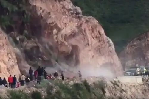 Reanudan búsqueda de mujer arrastrada por un derrumbe en Cusco. ANDINA/Redes sociales