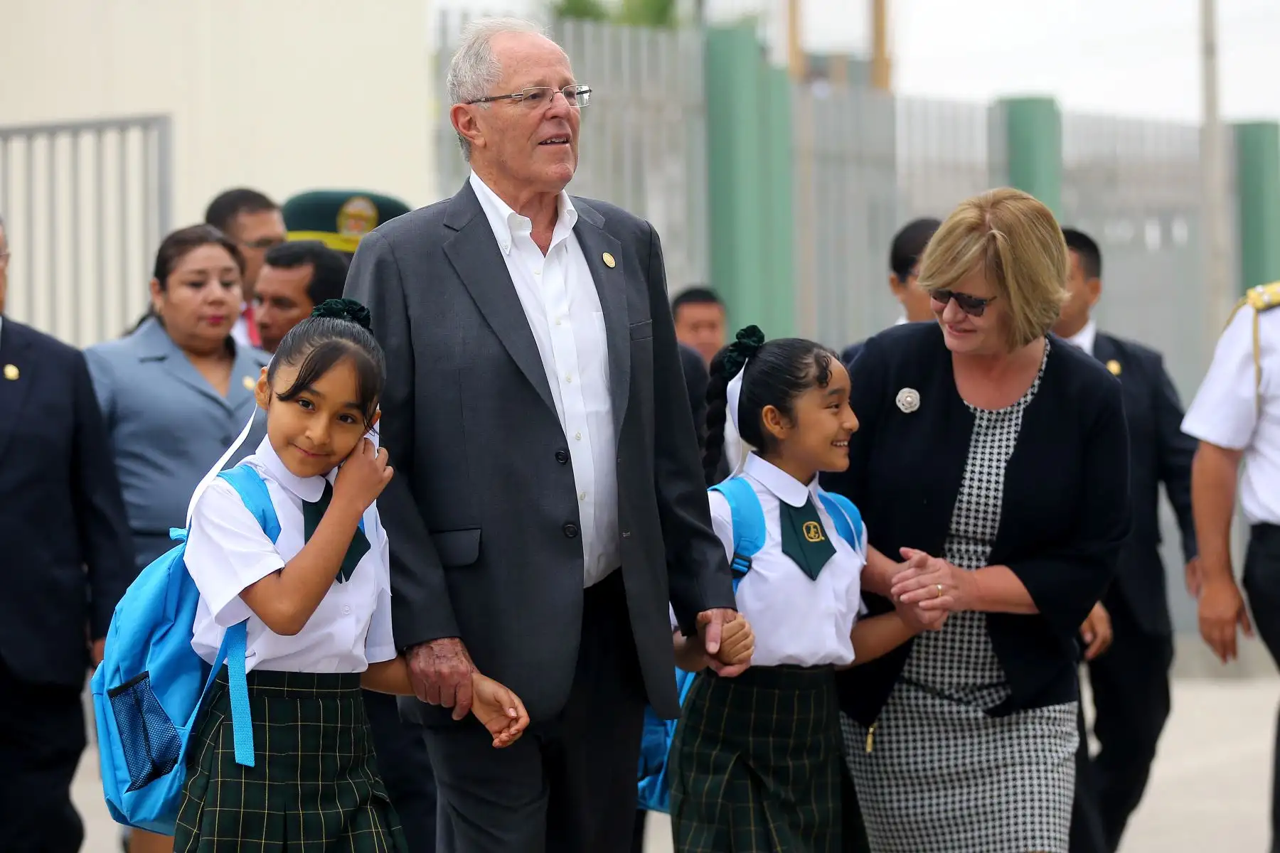 Jefe del Estado y Primera Dama participan en el inicio del año escolar 2018 en la IE Juan Guerrero Químper, Villa María del Triunfo. Foto: ANDINA/Prensa Presidencia.