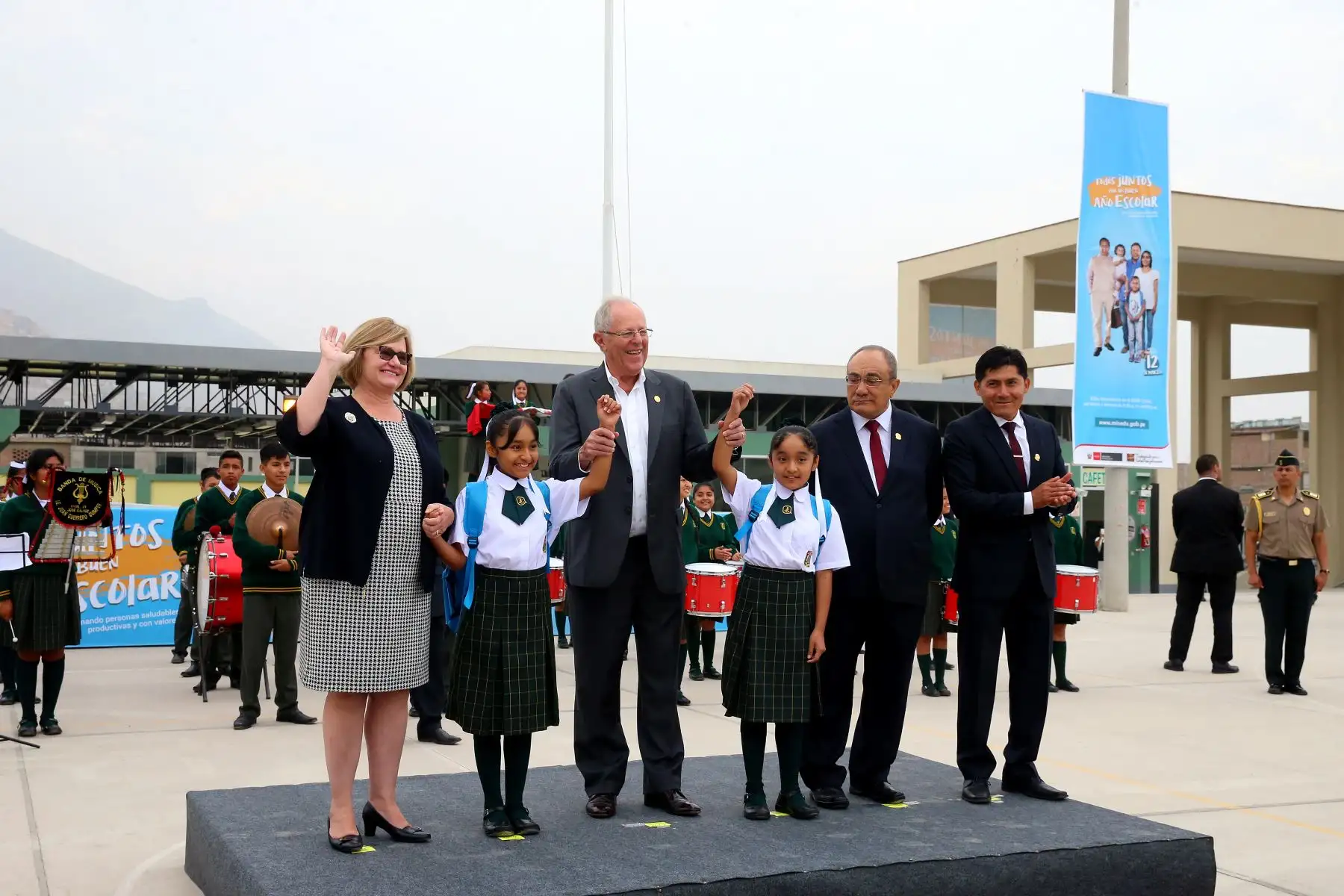 Jefe del Estado y Primera Dama participan en el inicio del año escolar 2018 en la IE Juan Guerrero Químper, Villa María del Triunfo. Foto: ANDINA/Prensa Presidencia.
