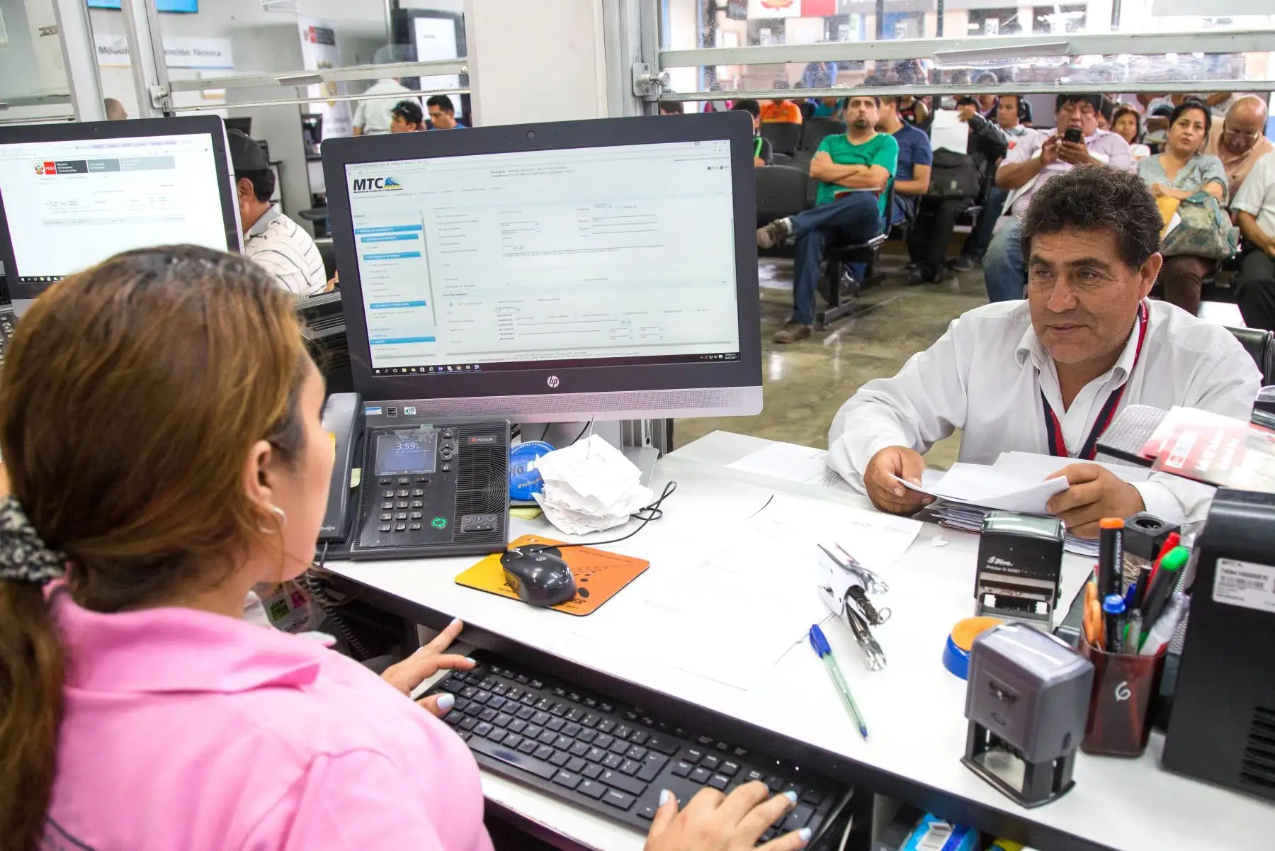 Seguida por el Ministerio de Transportes y Comunicaciones con 359 barreras eliminadas. Foto: ANDINA/archivo
