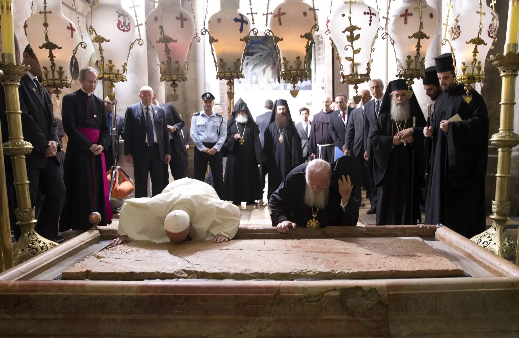 Papa Francisco visita el Santo Sepulcro. Foto: AFP