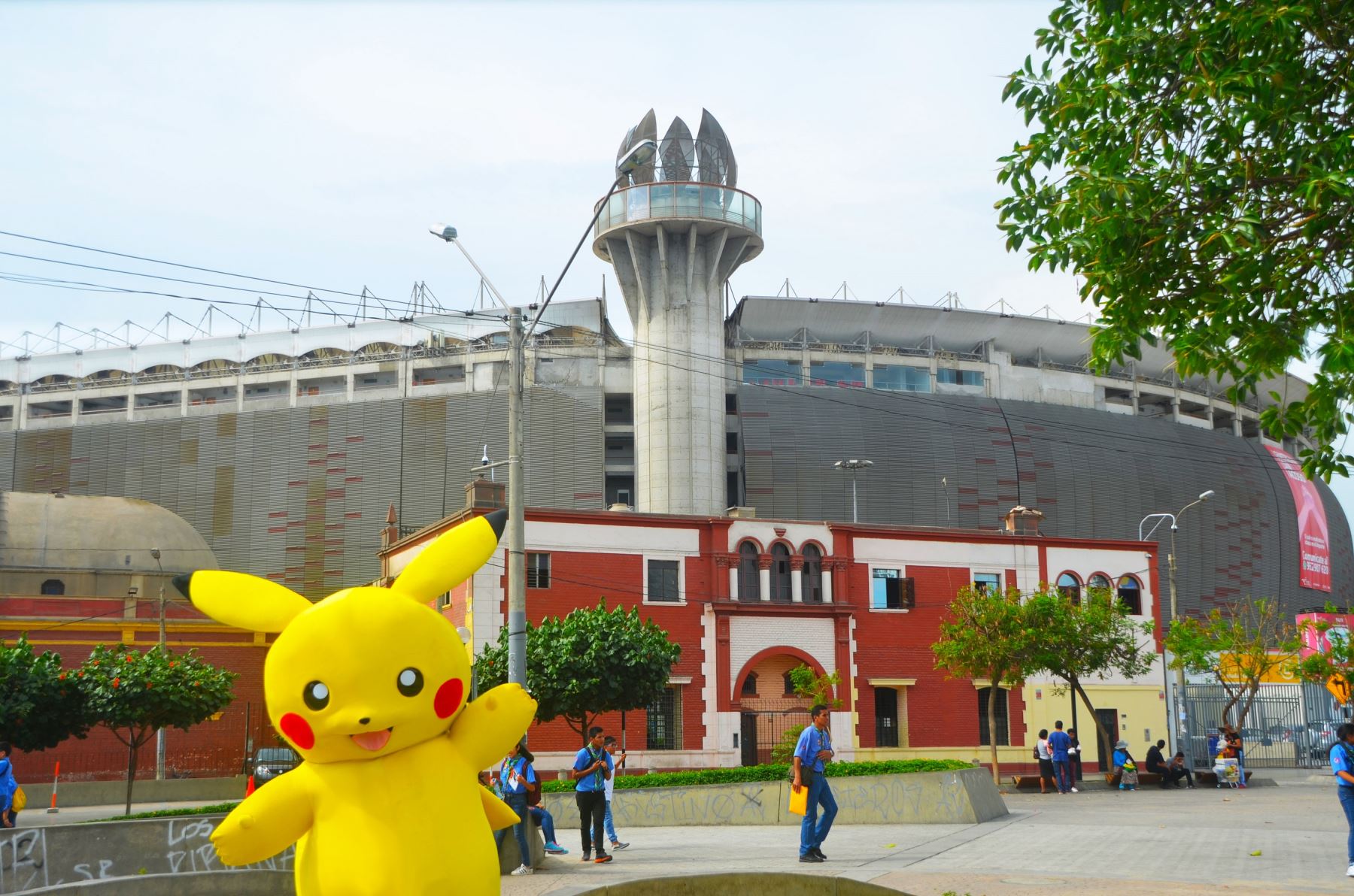 Pokemon en Lima afueras del Estadio Nacional.