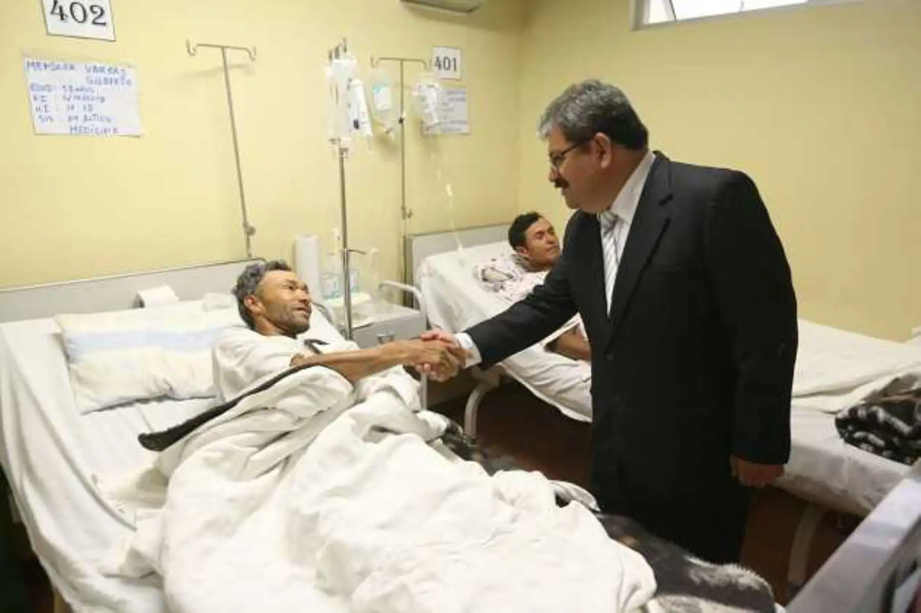 En abril próximo se iniciará la implementación de un nuevo diseño de redes de salud en Cajamarca para ordenar los servicios en los establecimientos del primer nivel de atención, y de esta manera descongestionar los hospitales de la región, anunció el viceministro de Prestaciones y Aseguramiento en Salud, Henry Rebaza Iparraguirre.