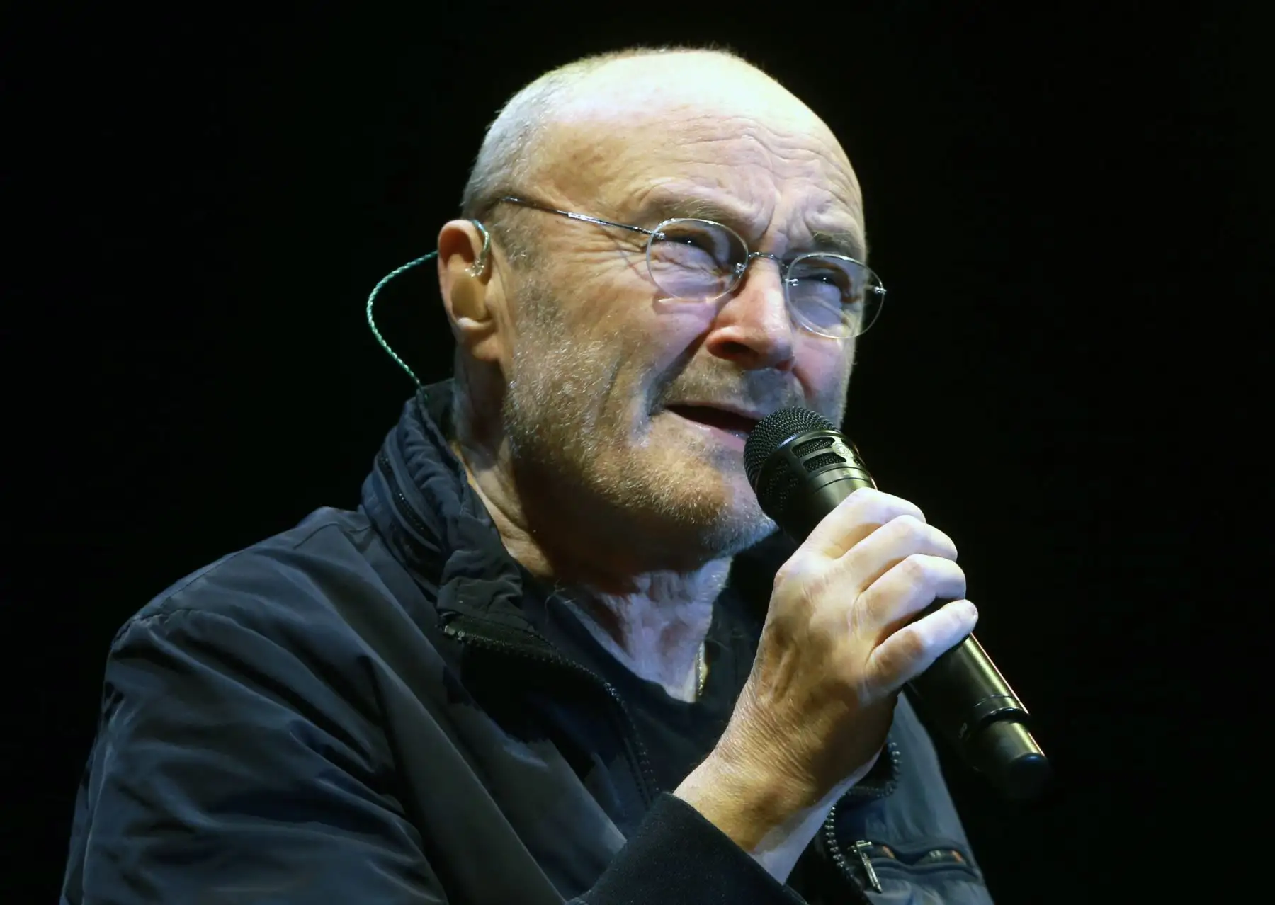 Phil Collins llegó a nuestro país como parte de su gira musical y no dudó en dirigirse al público con la frase "Chim Pum Callao... buenas noches señoras y señores". Foto: ANDINA/Vidal Tarqui