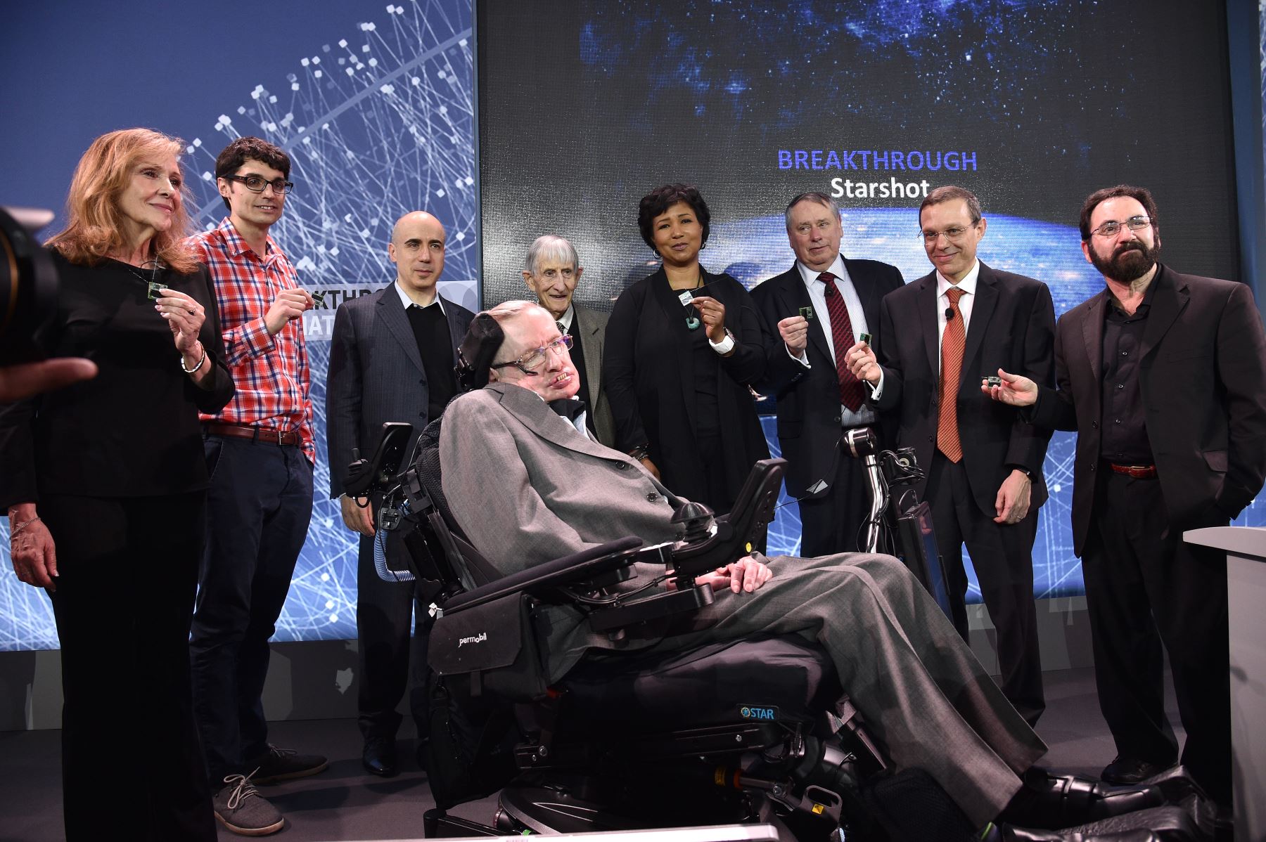 En abril del 2016, Hawking mostró su apoyo a un programa financiado por el millonario ruso Yuri Milner para enviar una nave a otro sistema solar, que incluye un nuevo modelo de sonda espacial y con el que promete alcanzar el sistema estelar más cercano, Alfa Centauri. Foto: AFP