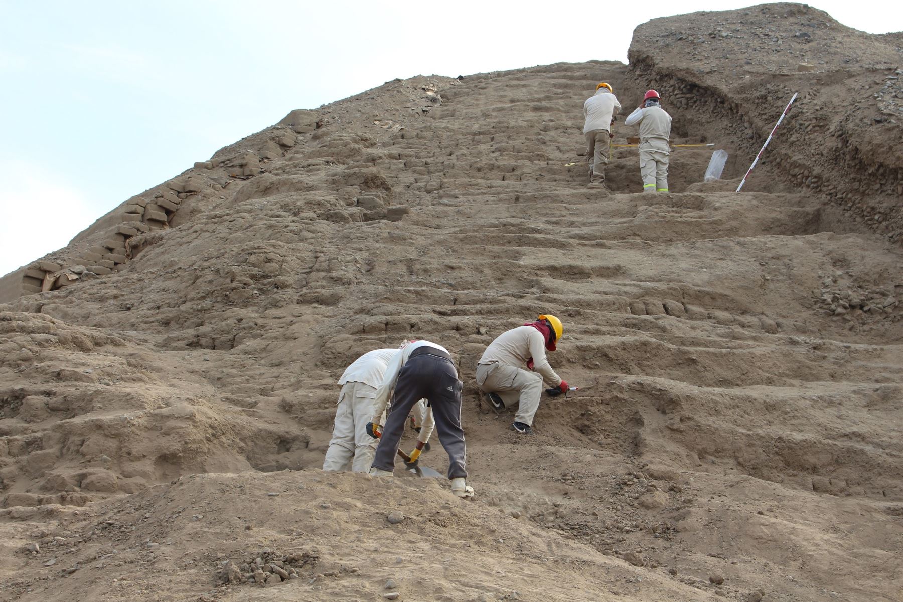 Hallan tercera escalinata en la huaca Toledo, en el complejo arqueológico Chan Chan. ANDINA/Luis Puell