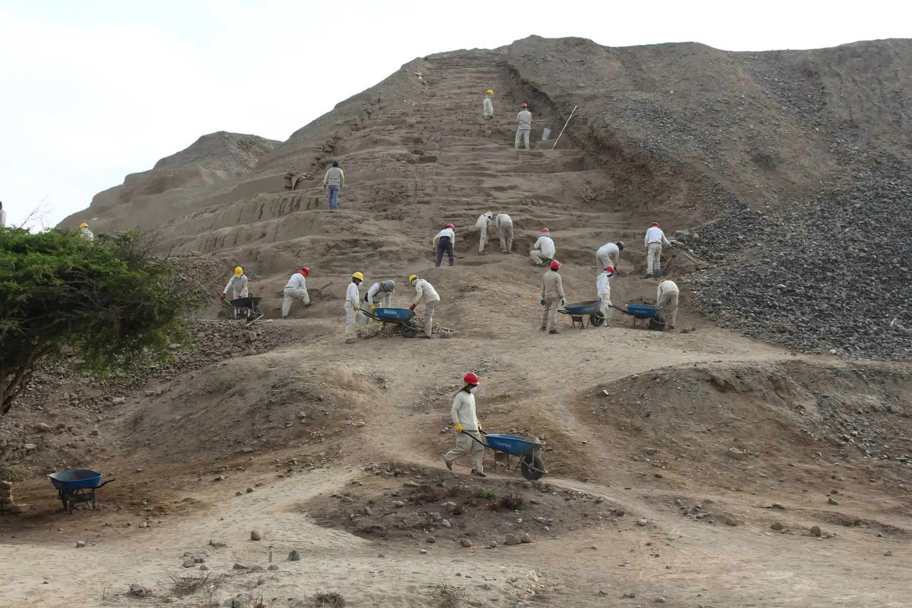 Hallan tercera escalinata en la huaca Toledo, en el complejo arqueológico Chan Chan. ANDINA/Luis Puell