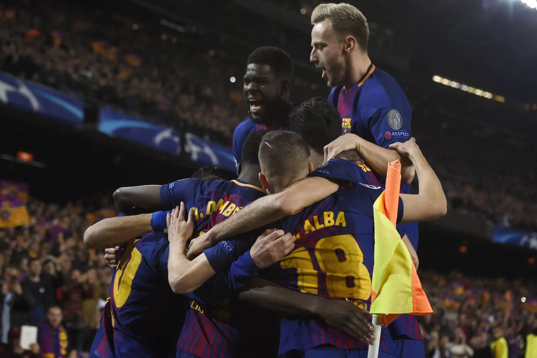 El delantero argentino Lionel Messi celebra un gol con el delantero uruguayo Luis Suarez por  la UEFA Champions League entre el FC Barcelona y el Chelsea FC.Foto: AFP