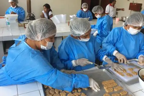Piscicultores del Alto Huallaga aprenden a elaborar hamburguesas. ANDINA/Difusión