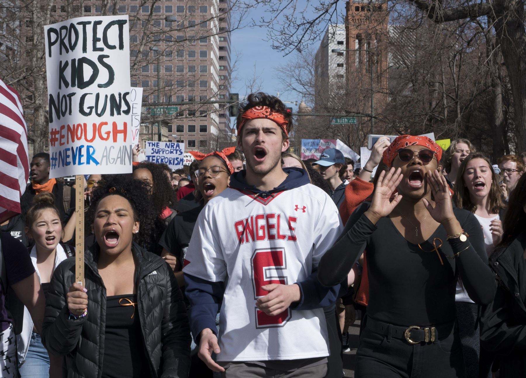 Marcha de estudiantes en Denver. Foto: AFP