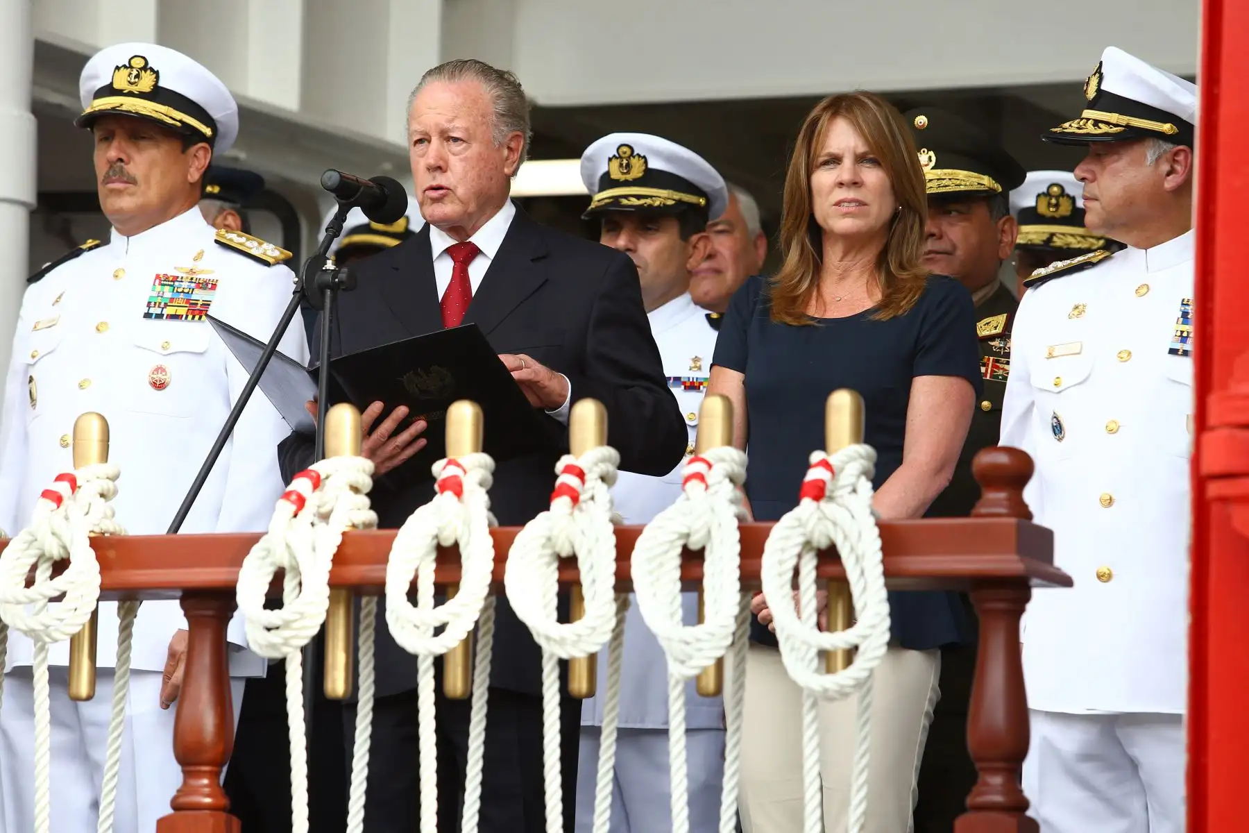 Con la presencia de los ministros de Defensa, Jorge Kisic, y de Relaciones Exteriores, Cayetana Aljovín, reciben al Buque Oceanográfico Polar BAP Carrasco, que retorna tras cumplir con éxito la vigésima quinta campaña científica del Perú a la Antártida. Foto: ANDINA/Melina Mejía.