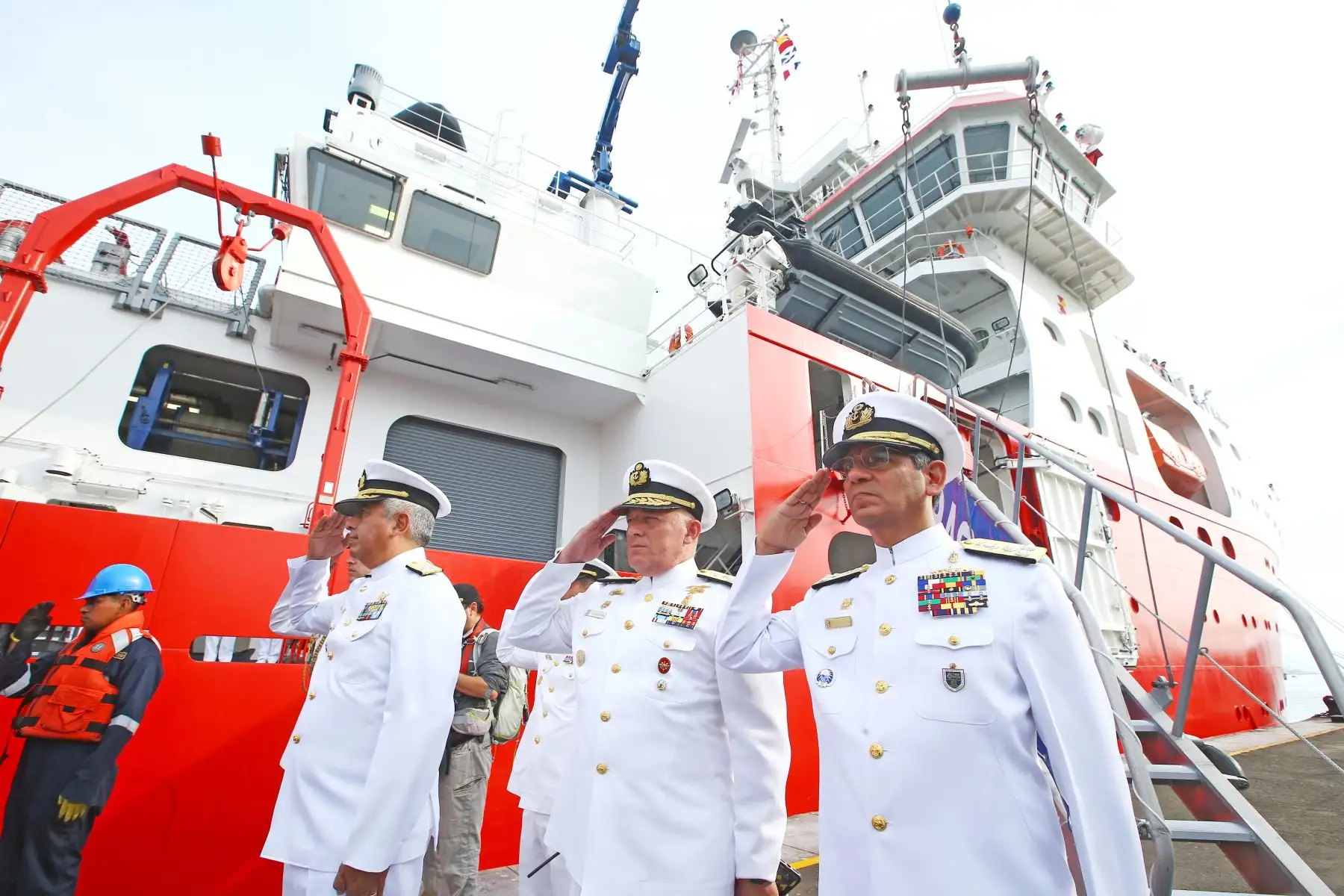 Familiares de la tripulación del Buque Oceanográfico Polar BAP Carrasco reciben con alegría a sus seres queridos, quienes retornan  con éxito de la vigésima quinta campaña científica del Perú a la Antártida. Foto: ANDINA/Melina Mejía.