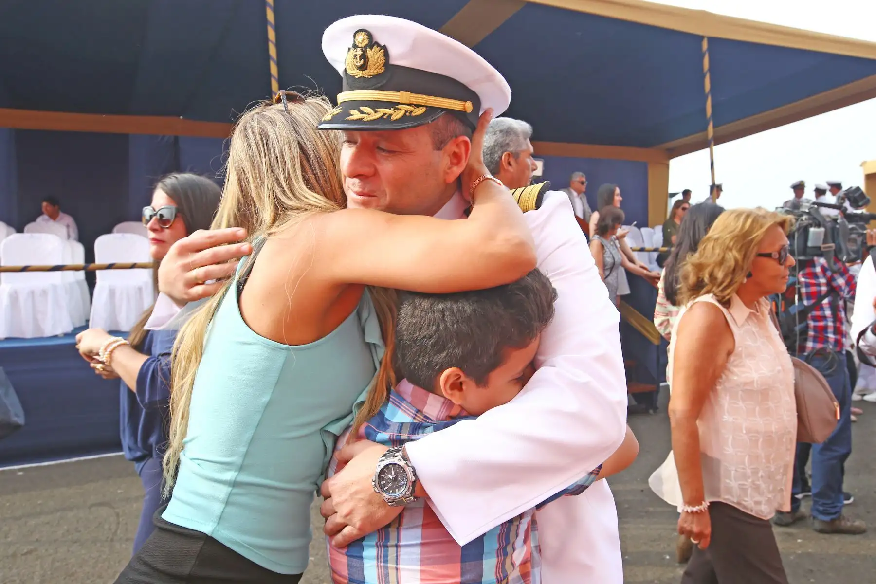 Familiares de la tripulación del Buque Oceanográfico Polar BAP Carrasco reciben con alegría a sus seres queridos, quienes retornan  con éxito de la vigésima quinta campaña científica del Perú a la Antártida. Foto: ANDINA/Melina Mejía.