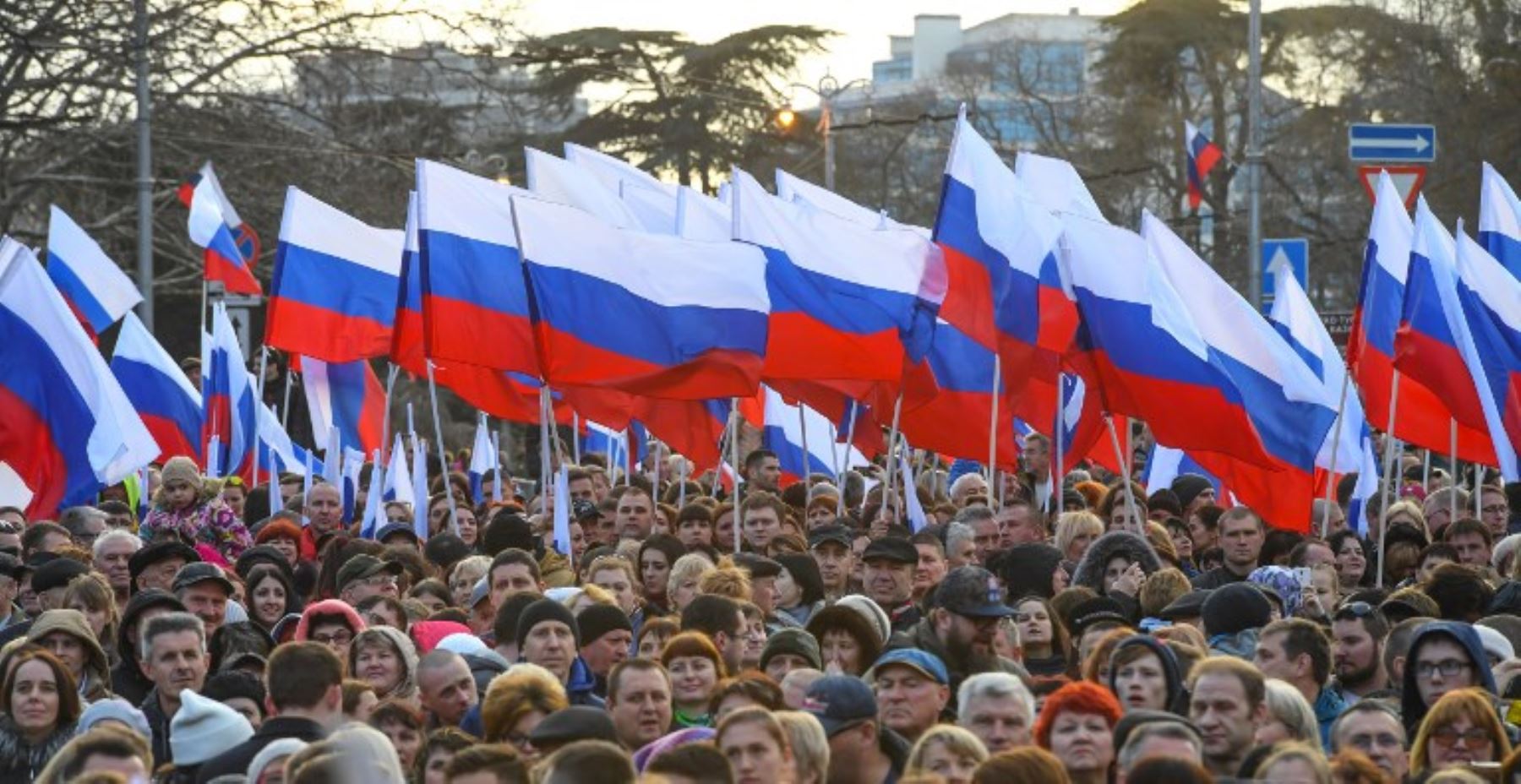 Partidarios del presidente ruso, Vladimir Putin, se reúnen en una manifestación para celebrar el cuarto aniversario de la anexión rusa de Crimea. Foto: AFP.
