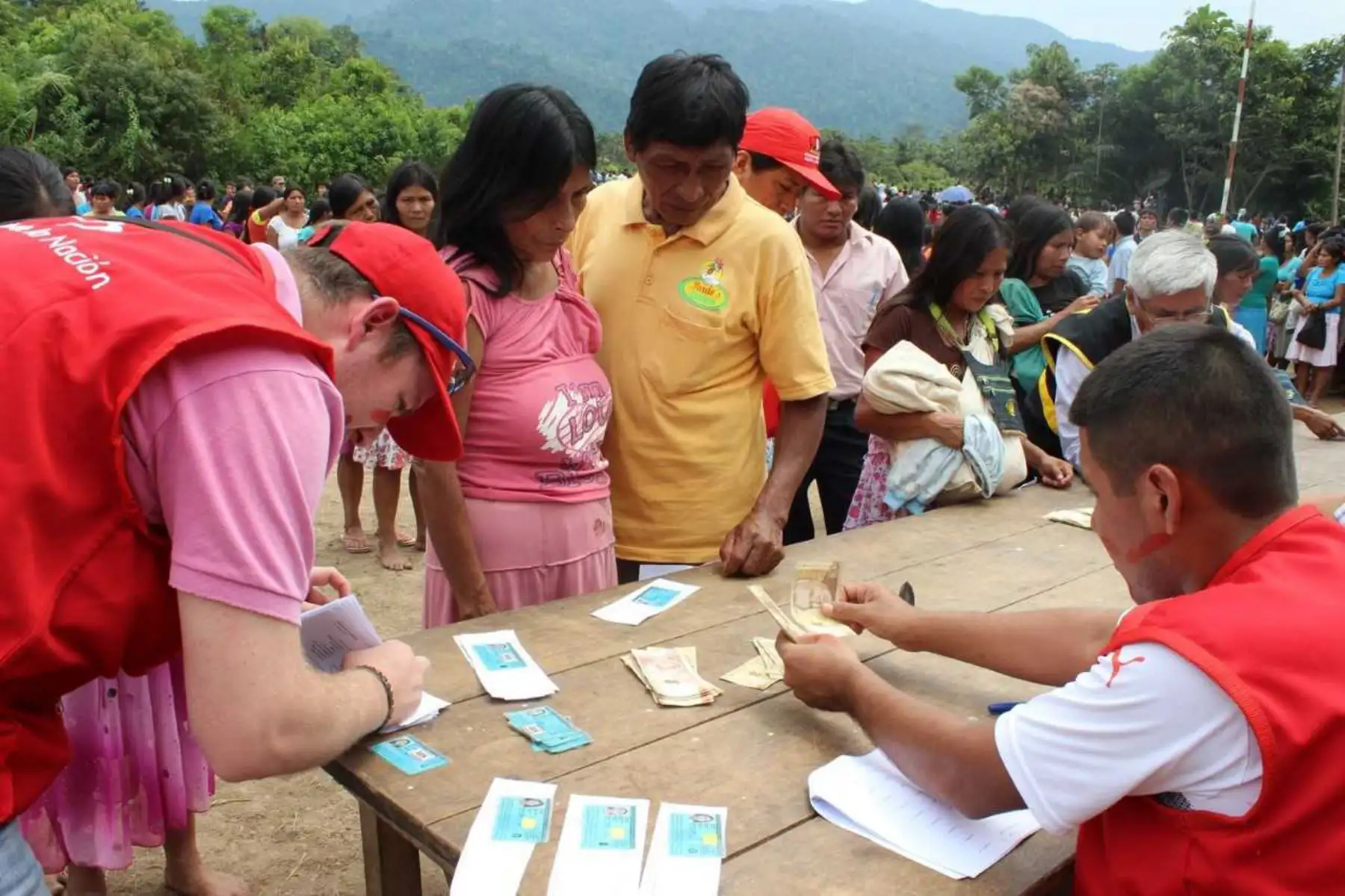 El Programa Nacional de Apoyo Directo a los más Pobres-Juntos implementó dos nuevos puntos de pago en la región Loreto, los mismos que beneficiarán a las familias usuarias de las comunidades indígenas de San Fernando y Progreso, que desde mañana viernes cobrarán el abono en sus respectivas comunidades.