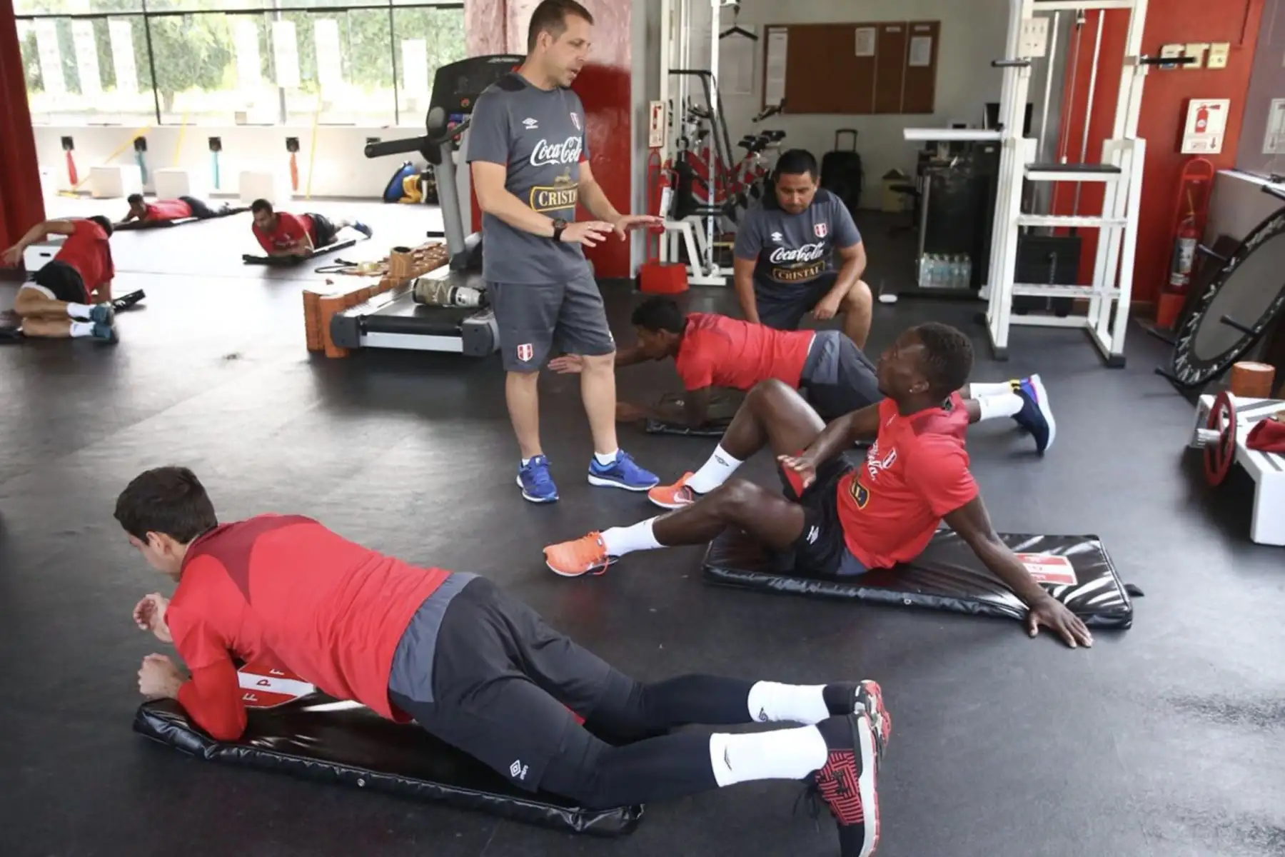 Luis Advíncula, durante el entrenamiento de la  selección peruana, en el complejo deportivo de la videna.Foto:ANDINA/FPF