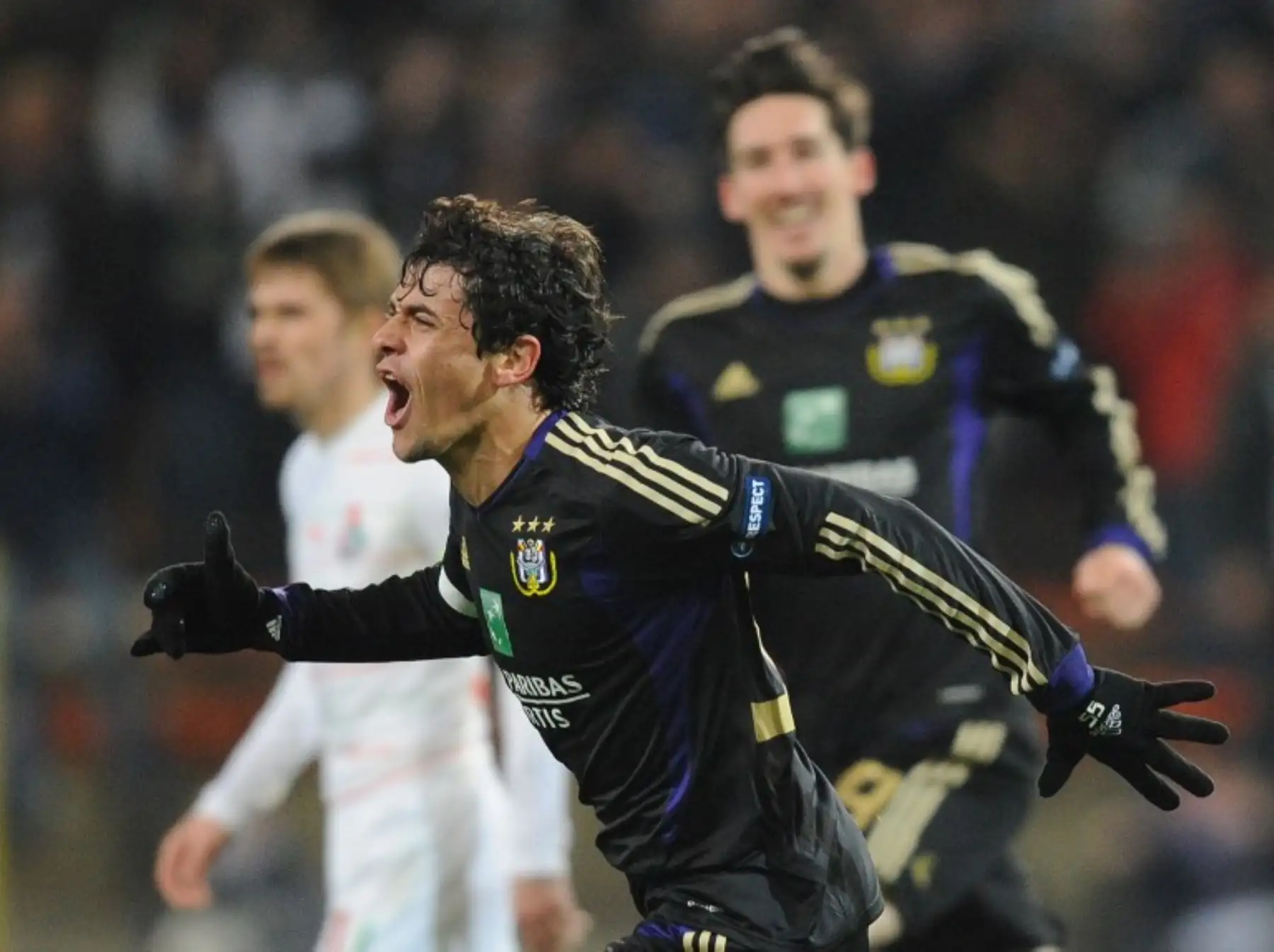 El delantero Fernando Canesin  celebra el gol  contra Locomotiv durante el partido de fútbol de la UEFA Europa League. Foto:AFP
