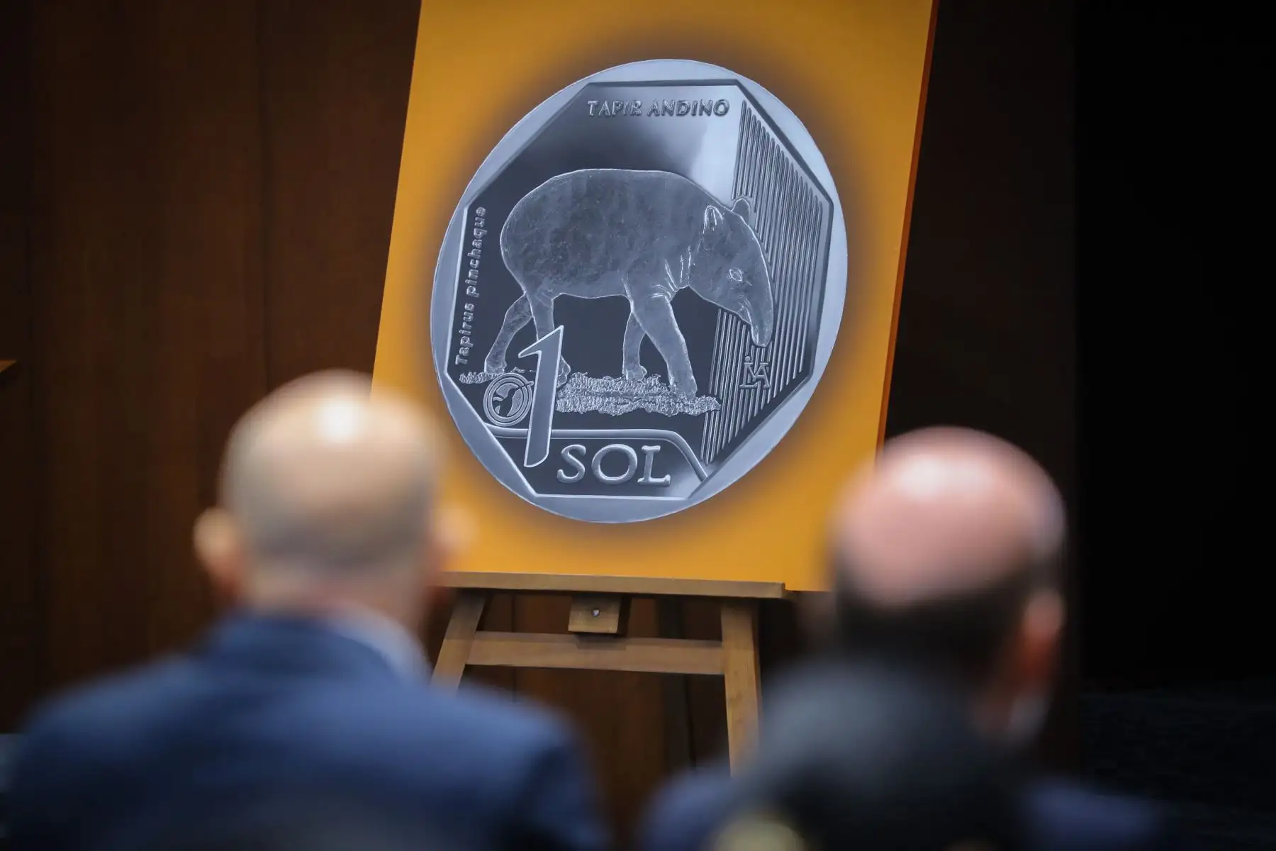 El Banco Central de Reserva del Perú pone en circulación a partir de hoy la cuarta moneda de la serie numismática "Fauna silvestre amenazada del Perú", alusiva al tapir andino. Foto: ANDINA/Andrés Valle.