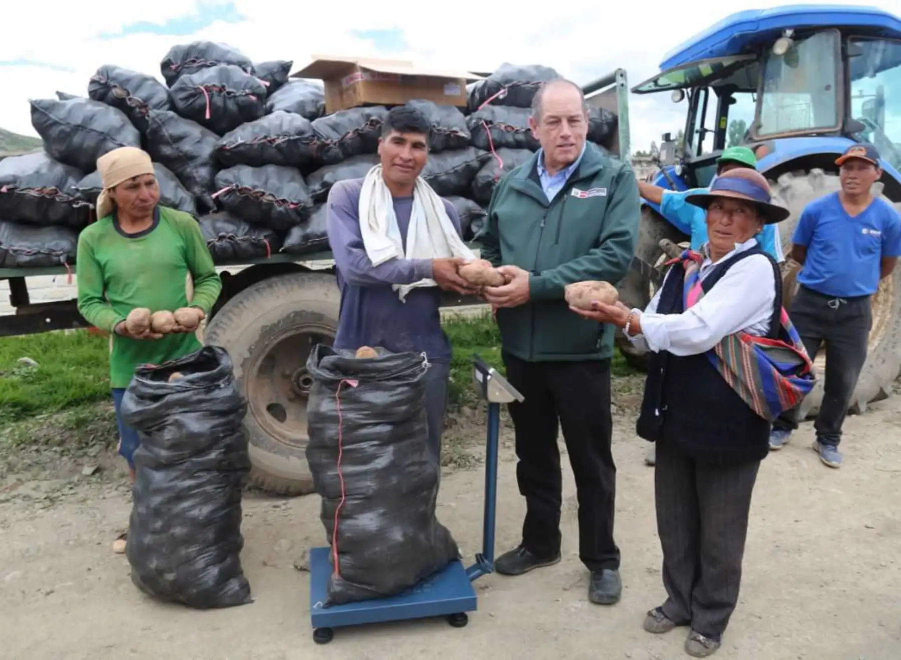 El Ministerio de Agricultura y Riego (Minagri), en cumplimiento al Decreto de Urgencia 002-2018, viene comprando hasta la fecha en la región Apurímac 6,357 toneladas de papa a los pequeños y medianos agricultores afectados por un excedente en su producción.