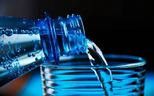 Agua embotellada. Foto: Internet/Medios.