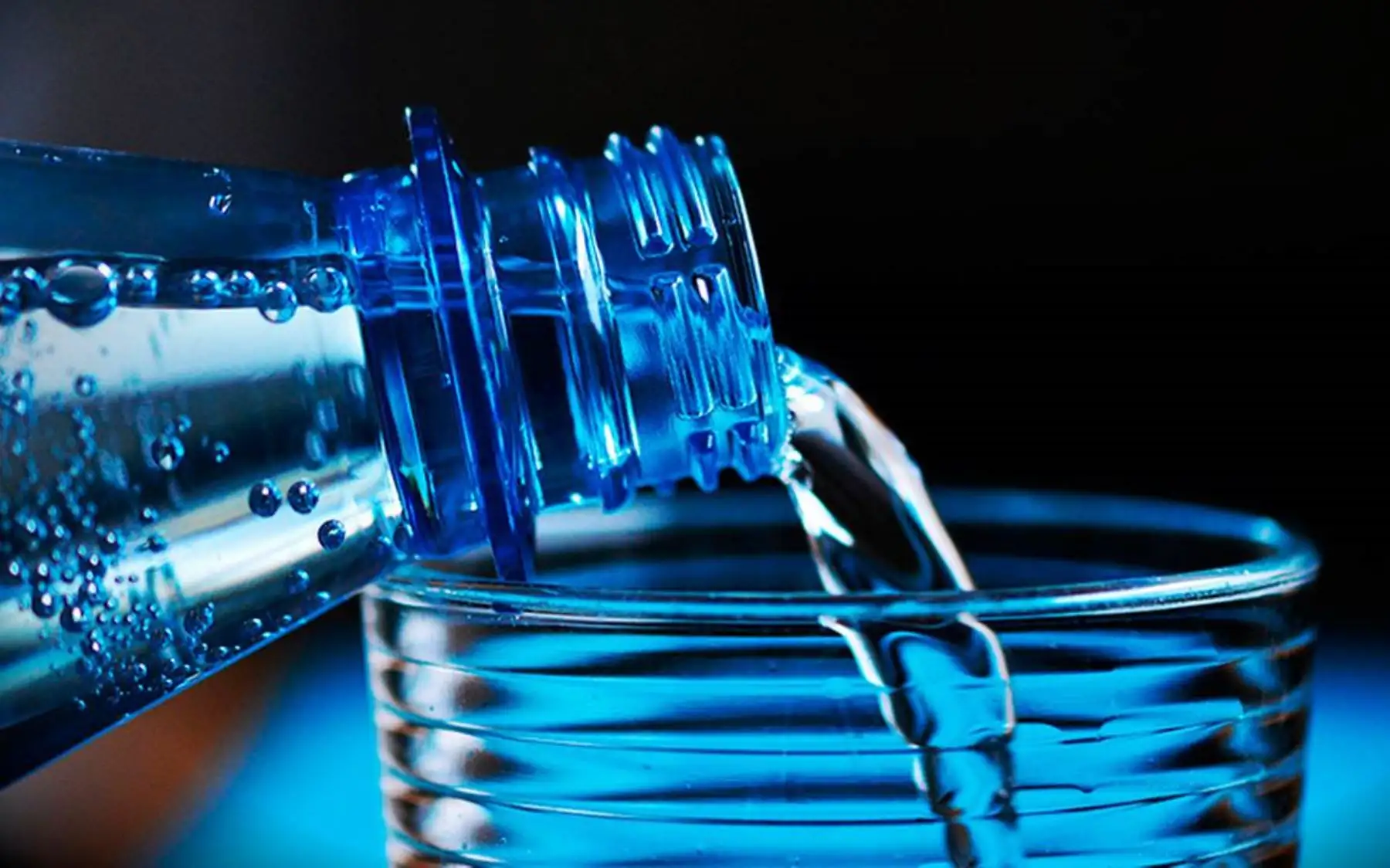 Agua embotellada. Foto: Internet/Medios.