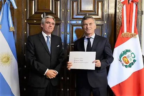 Peru Ambassador presents credentials to Argentina President