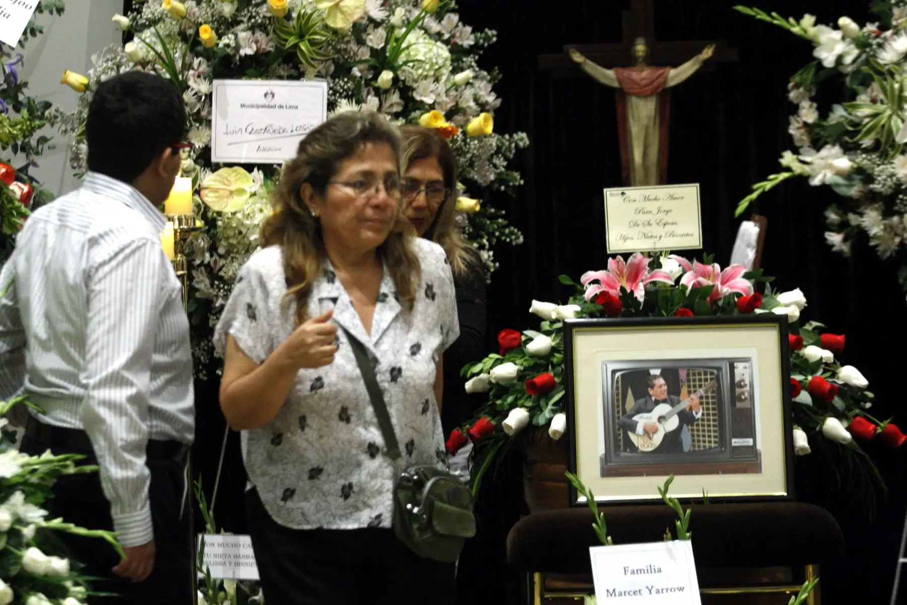 Restos del cantante criollo Jorge "El Carreta" Pérez son velados  en la Iglesia Sagrado Corazón de Jesús de  Surco. FOTO ANDINA/Eddy Ramos.
