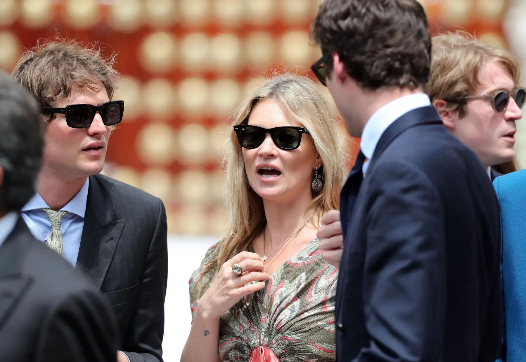 La modelo británica Kate Moss sale de la iglesia de San Pedro. Foto: EFE.