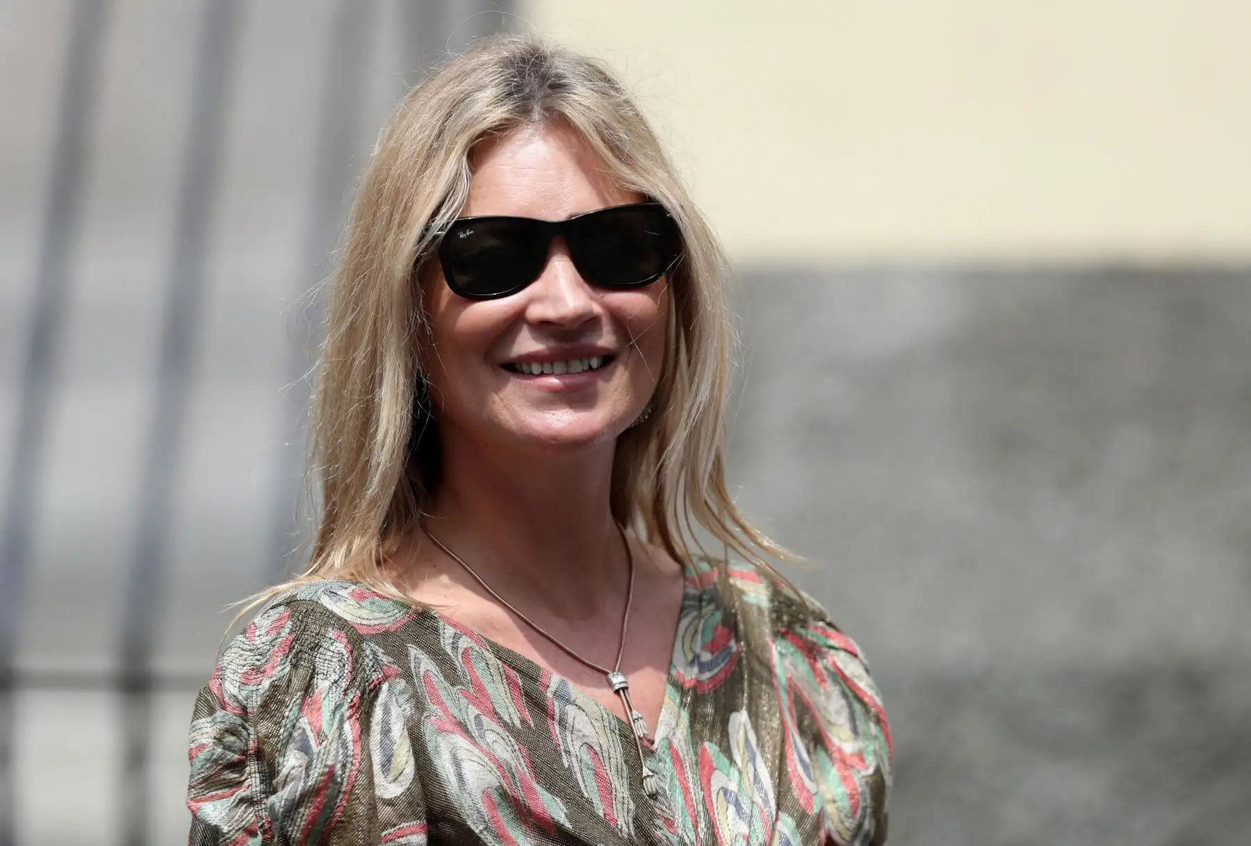 La modelo británica Kate Moss sale de la iglesia de San Pedro. Foto: EFE.