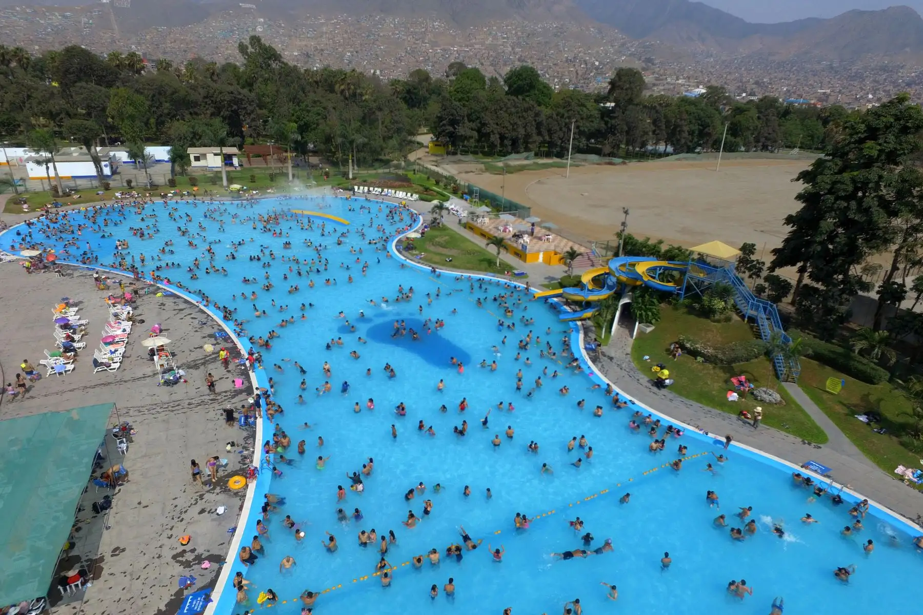 Fin de temporada de verano en las  piscinas del Club Zonal Sinchi Roca. Foto: ANDINA/Jhony Laurente