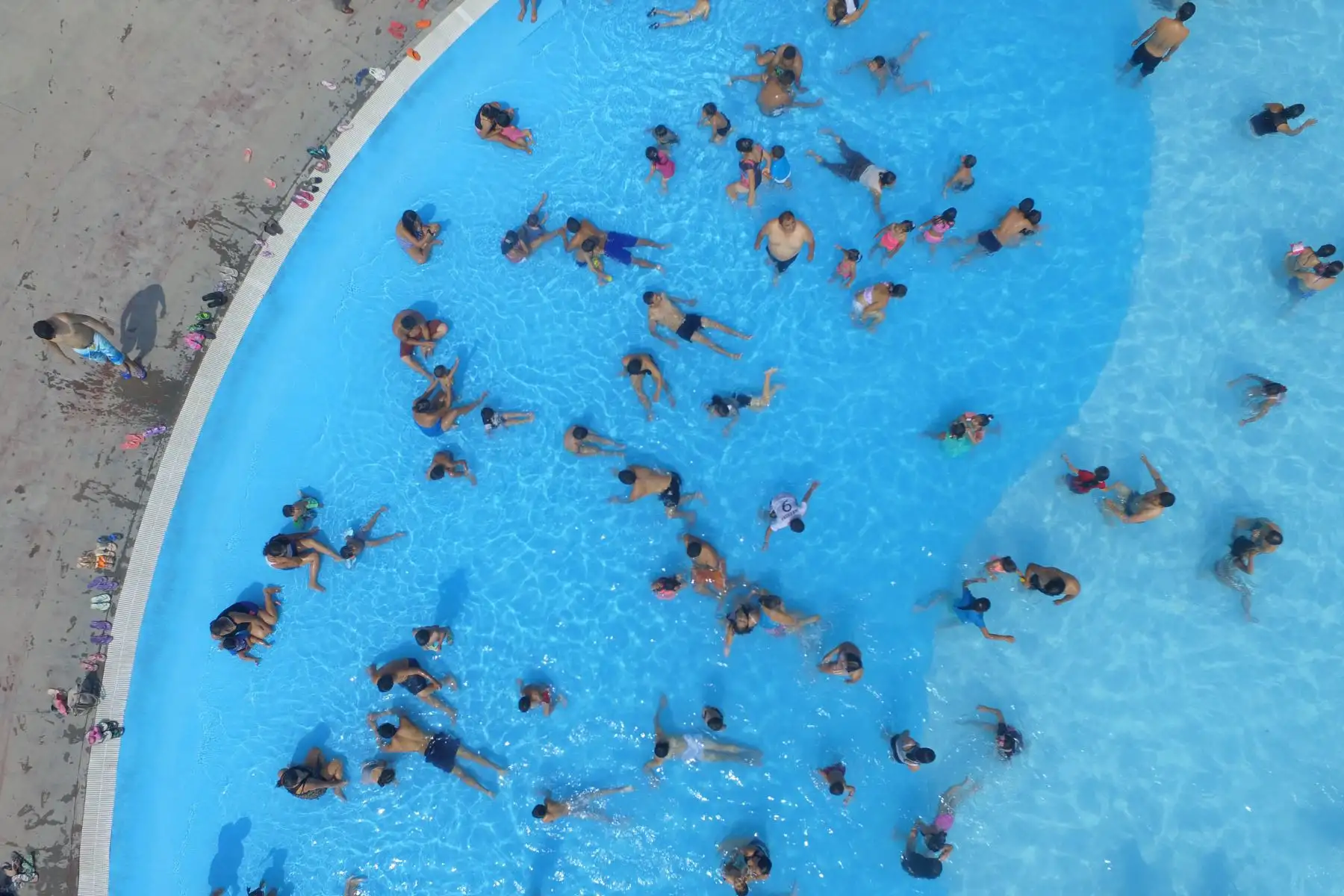Fin de temporada de verano en las  piscinas del Club Zonal Sinchi Roca. Foto: ANDINA/Jhony Laurente