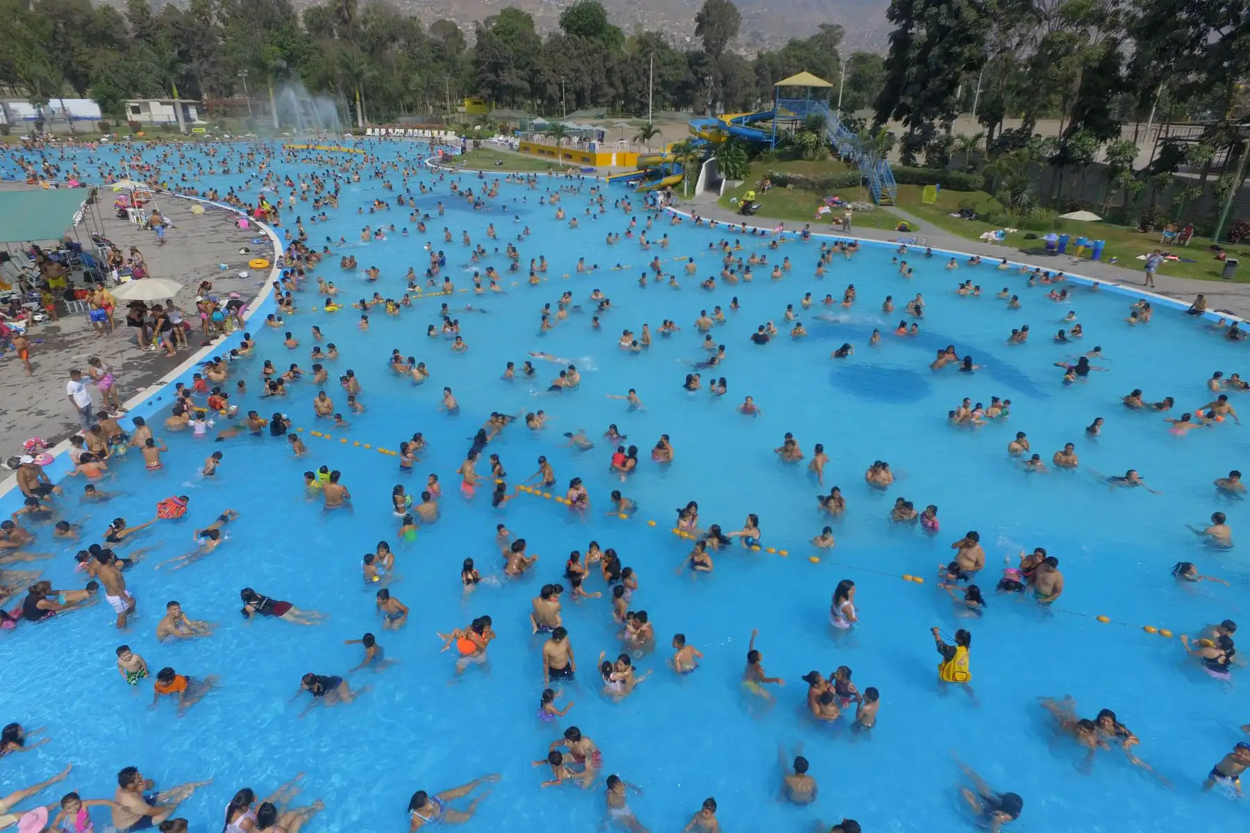 Fin de temporada de verano en las  piscinas del Club Zonal Sinchi Roca. Foto: ANDINA/Jhony Laurente