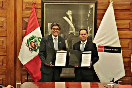 El ministro de Salud, Abel Salinas, suscribió un convenio interinstitucional con el gobernador regional de Apurímac, Wilber Venegas, para la elaboración del expediente técnico del proyecto de inversión pública que viabilizará la construcción de un moderno hospital de categoría II-1 para la provincia de Chincheros, región Apurímac, en beneficio de cerca de 60,000 habitantes.