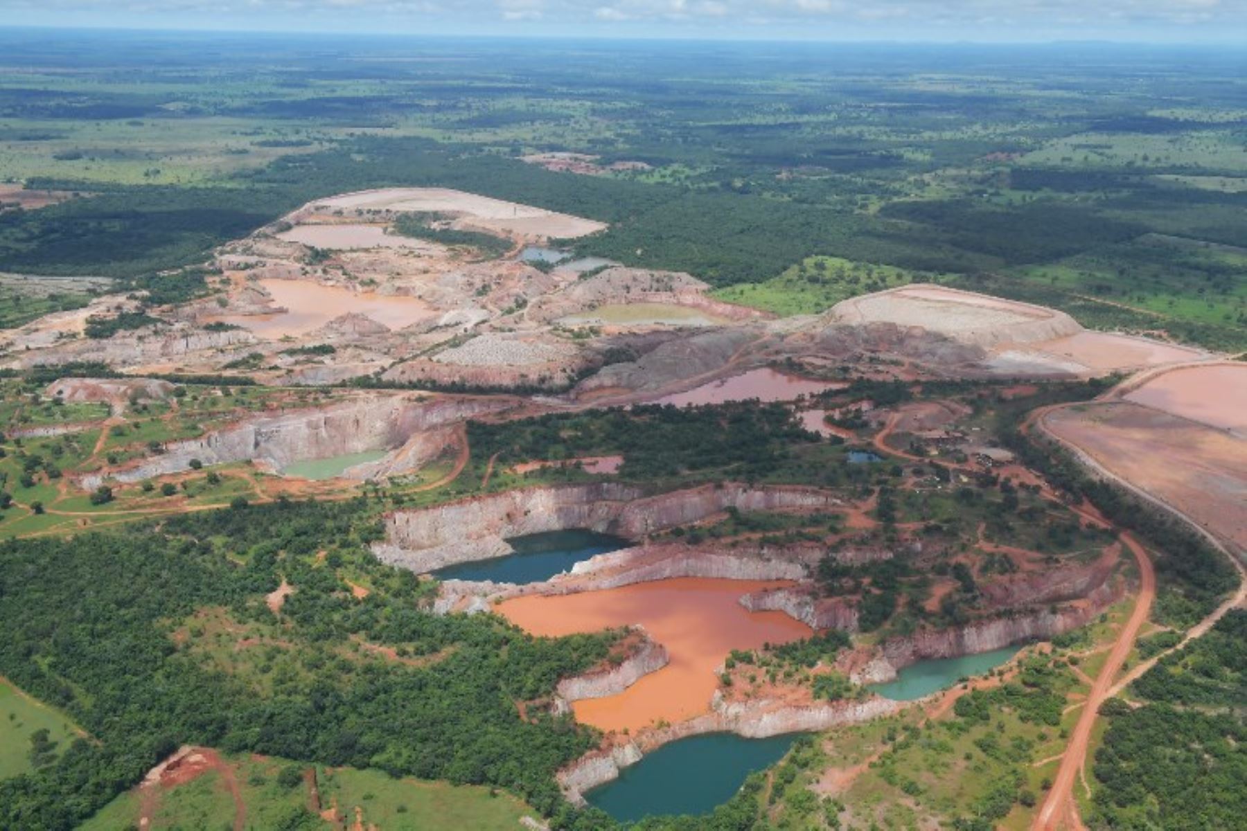 Vista aérea de la actividad minera, en los humedales del Pantanal,Brasil. El Pantanal es el humedal más grande del planeta ubicado en Brasil.Foto:AFP