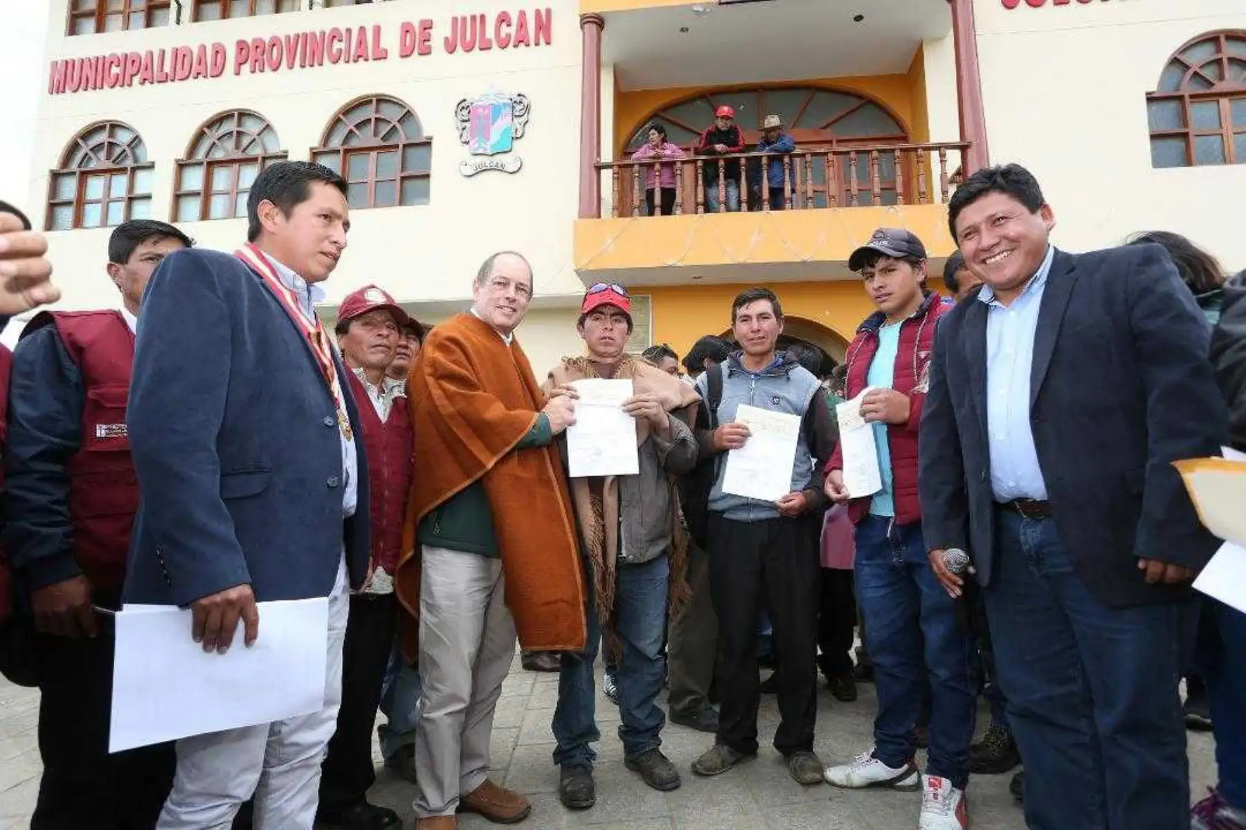 El Ministerio de Agricultura y Riego (Minagri), entregó en la región La Libertad cheques por más de 40,000 soles a los productores de papa, que se acogieron al D.U N°002-2018, que autoriza la adquisición del tubérculo andino hasta 7,000 kilogramos por productor.