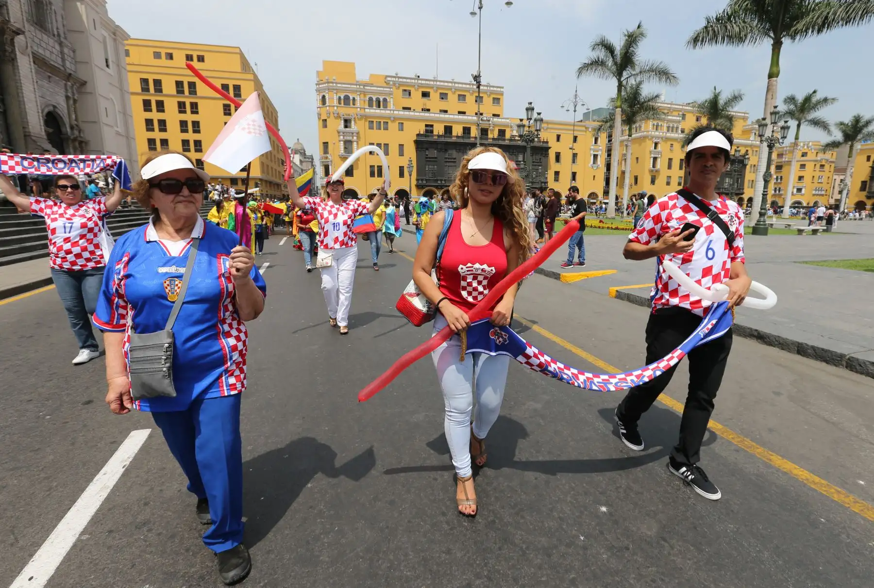 Hinchas  Croatas alientan  a su selección  en la "Caravana del Mundial"  Rusia 2018 .Foto: ANDINA/Norman Córdova