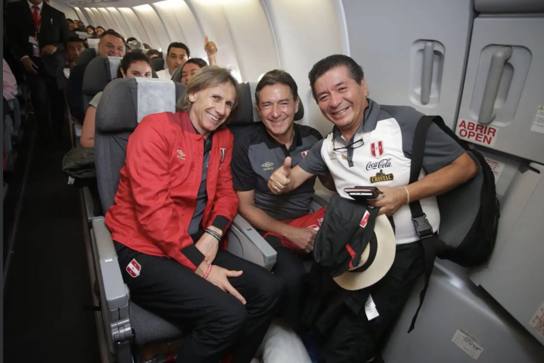 La escuadra Blanquirroja, compuesta por 10 jugadores, emprendió su viaje para enfrentar a Croacia e Islandia.Foto:ANDINA/Twiter FPF