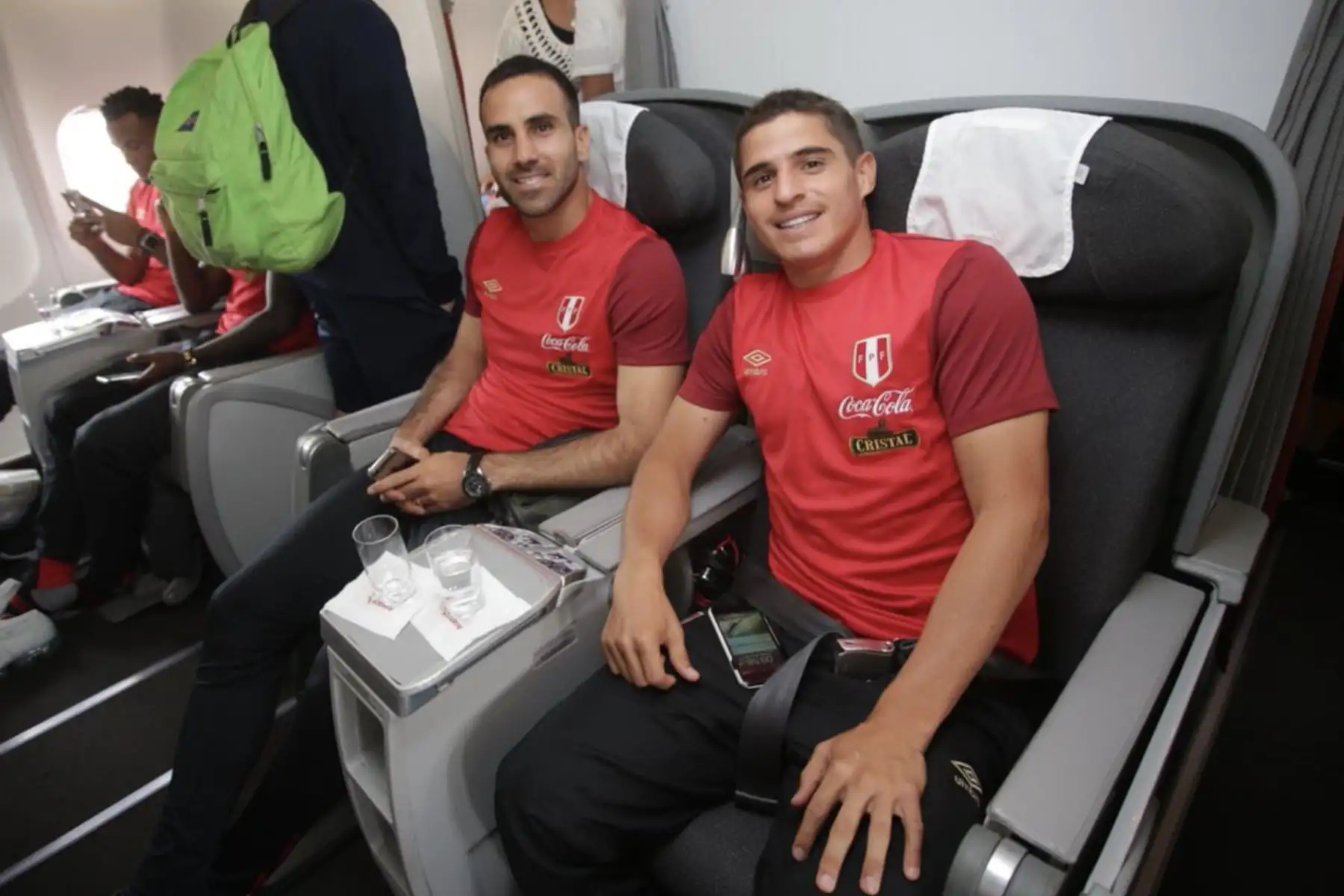 La escuadra Blanquirroja, compuesta por 10 jugadores, emprendió su viaje para enfrentar a Croacia e Islandia.Foto:ANDINA/Twiter FPF