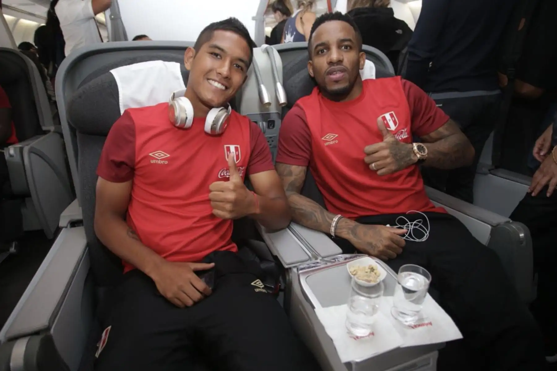 La escuadra Blanquirroja, compuesta por 10 jugadores, emprendió su viaje para enfrentar a Croacia e Islandia.Foto:ANDINA/Twiter FPF