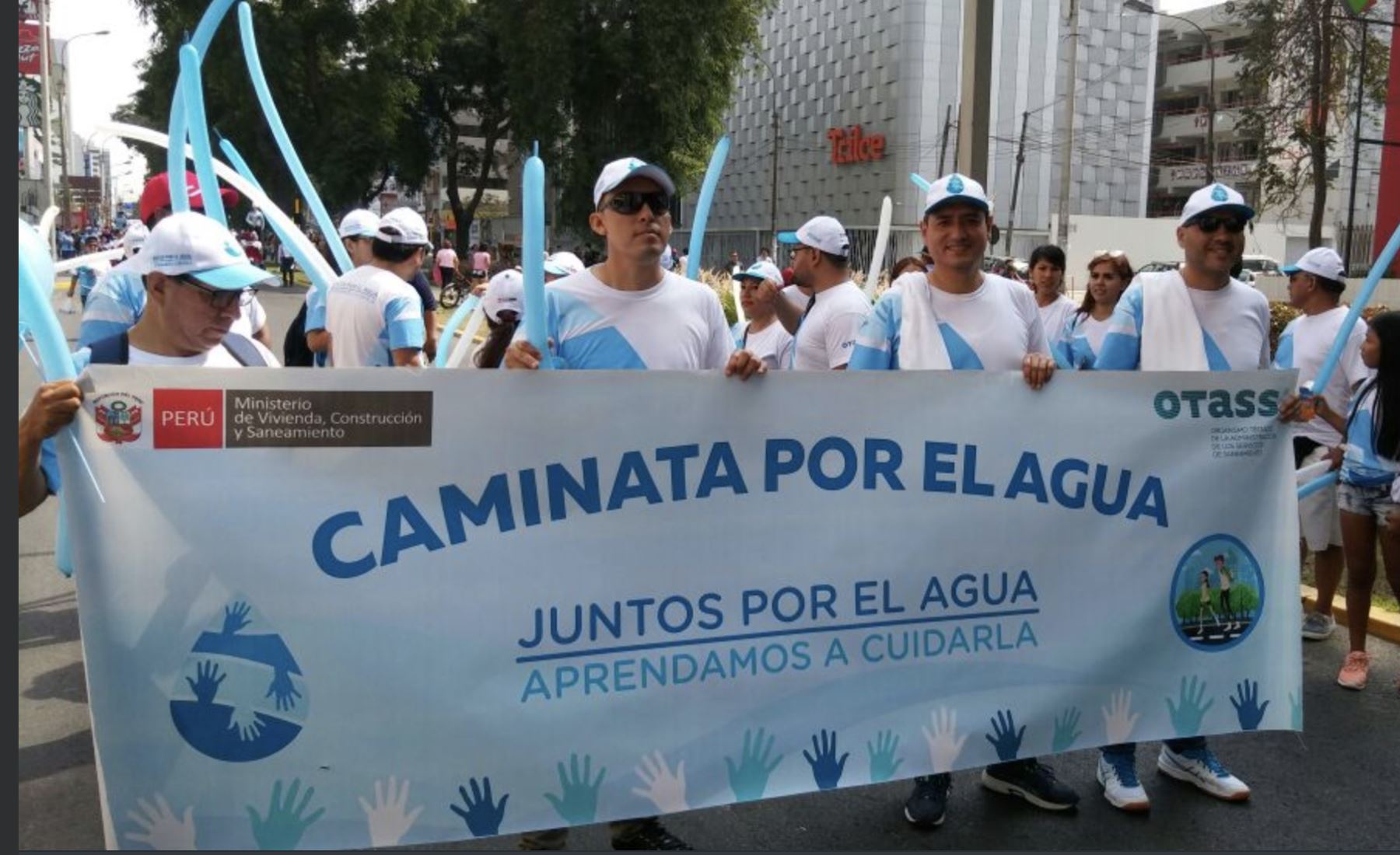 Caminata por el Agua. Unidos por una sola razón: la importancia del cuidado del agua. Foto:ANDINA/Twiter  Ana Perú