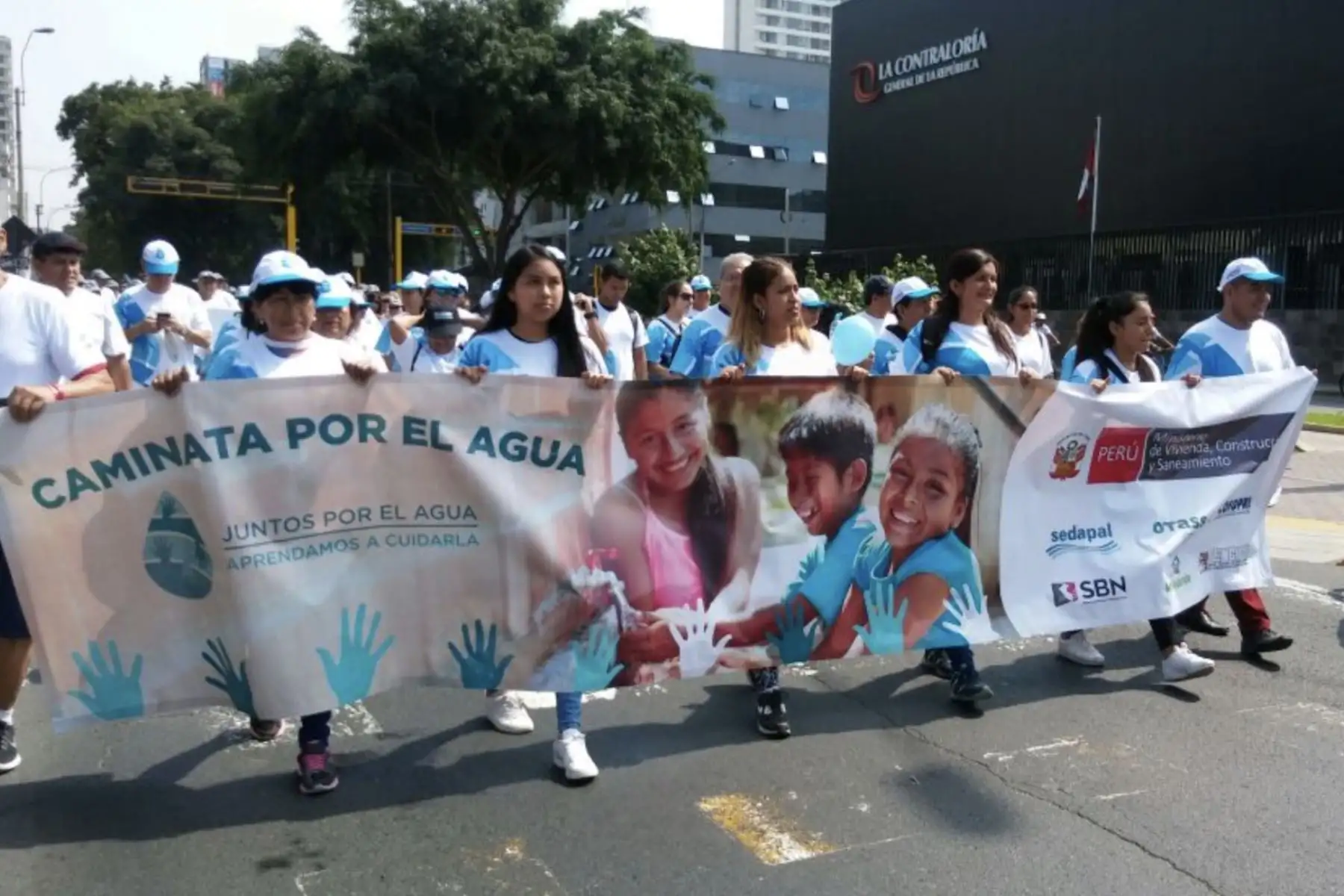 Caminata por el Agua. Unidos por una sola razón: la importancia del cuidado del agua. Foto:ANDINA/Twiter  Ana Perú